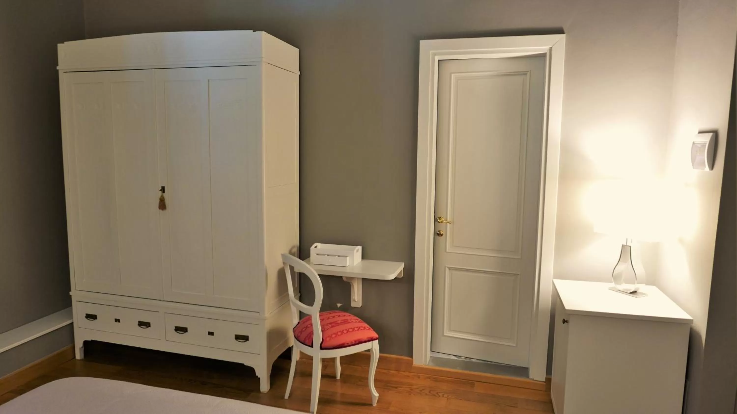 Decorative detail, TV/Entertainment Center in B&B Residenza Maiano