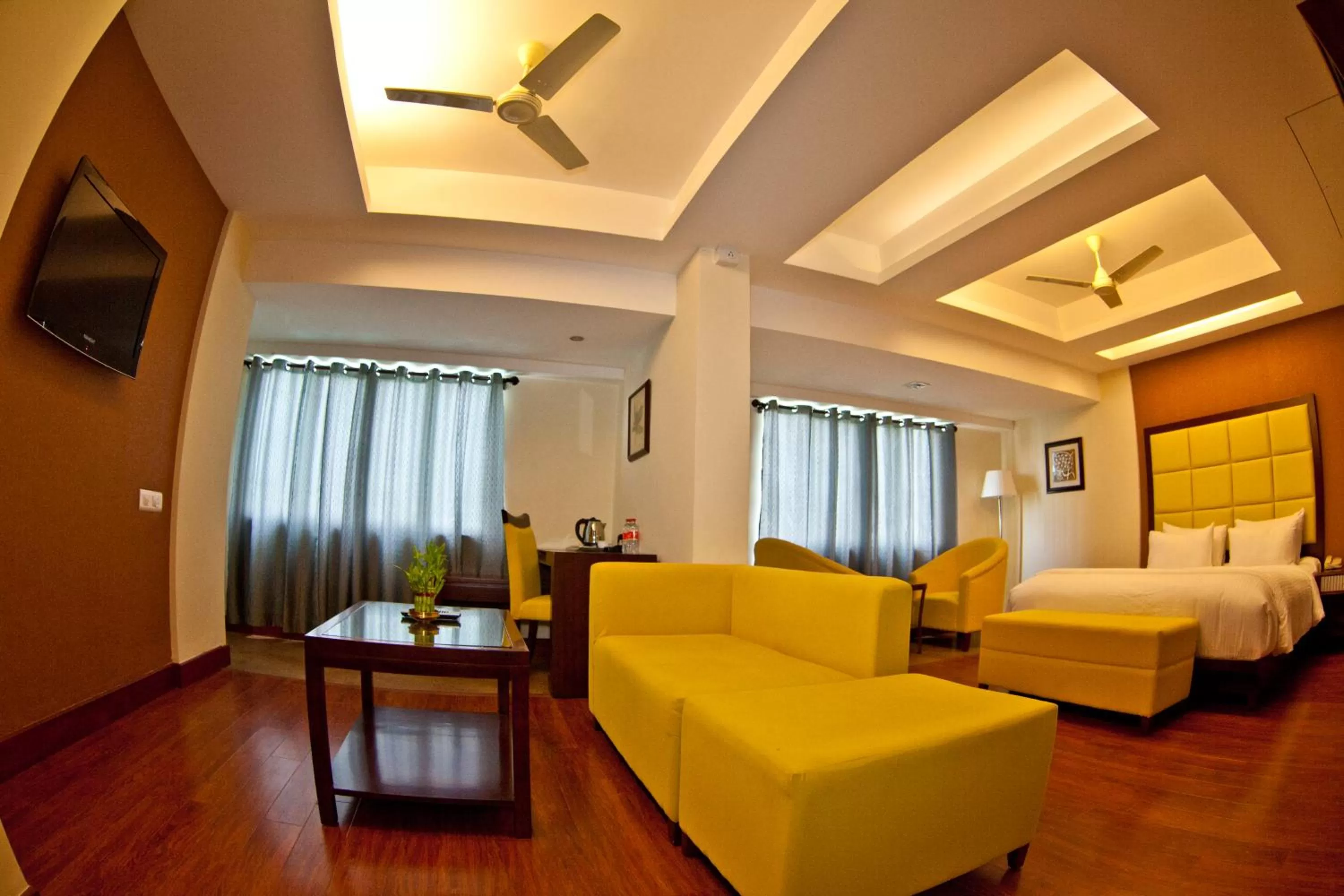 Photo of the whole room in Paramount Tower