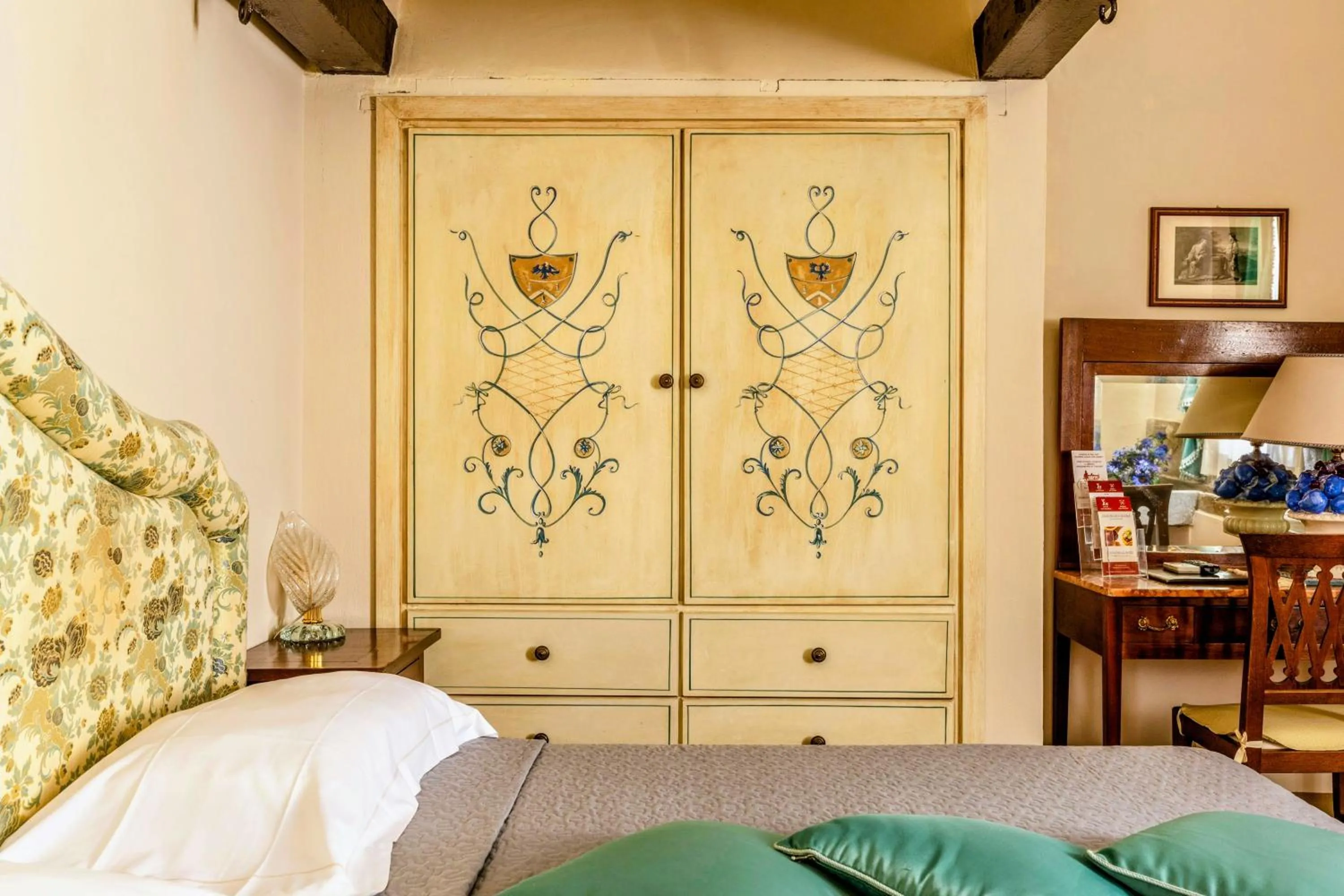 wardrobe, Bed in Hotel San Michele