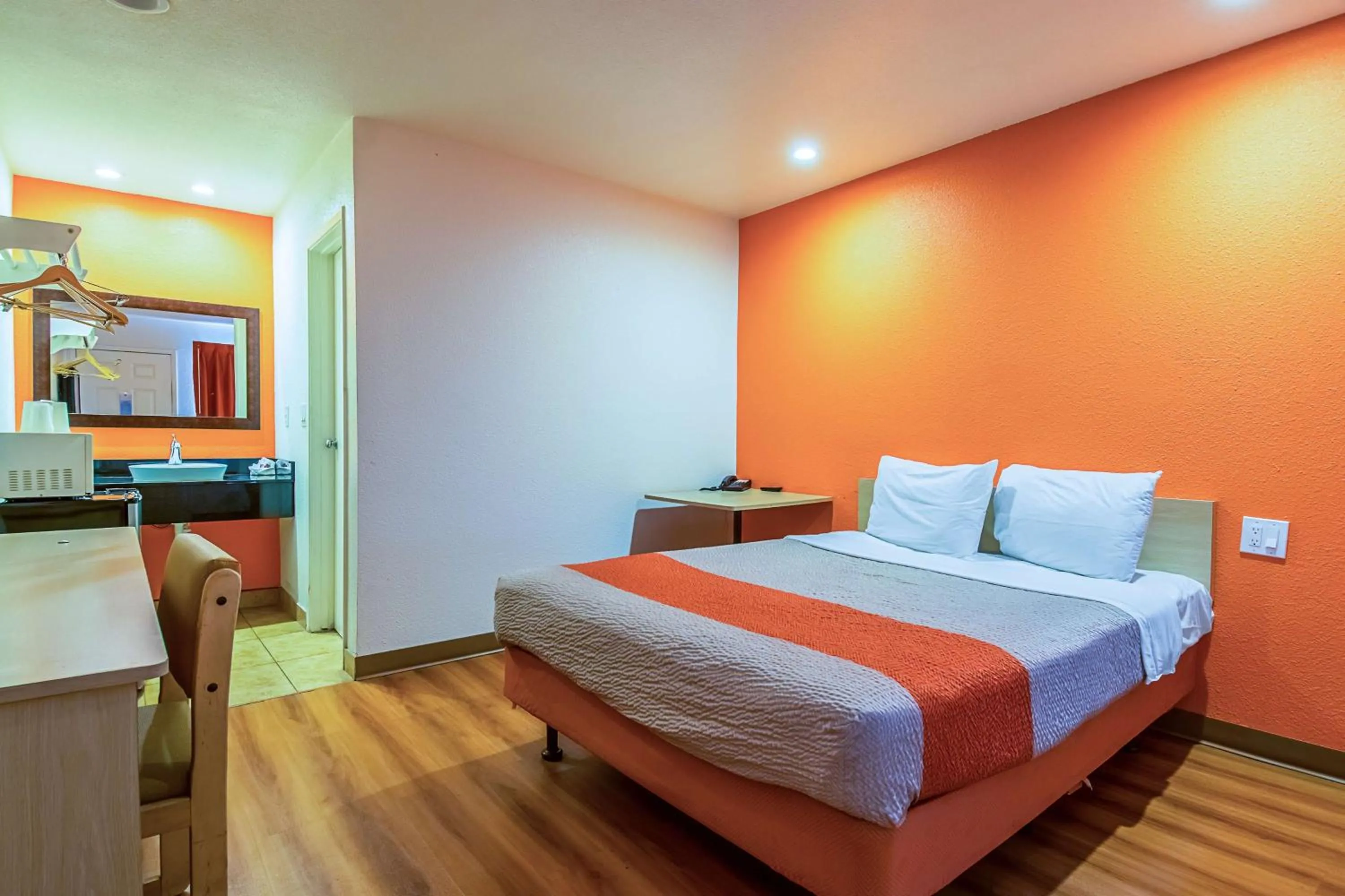 Photo of the whole room, Bed in Motel 6-Bakersfield, CA - Airport