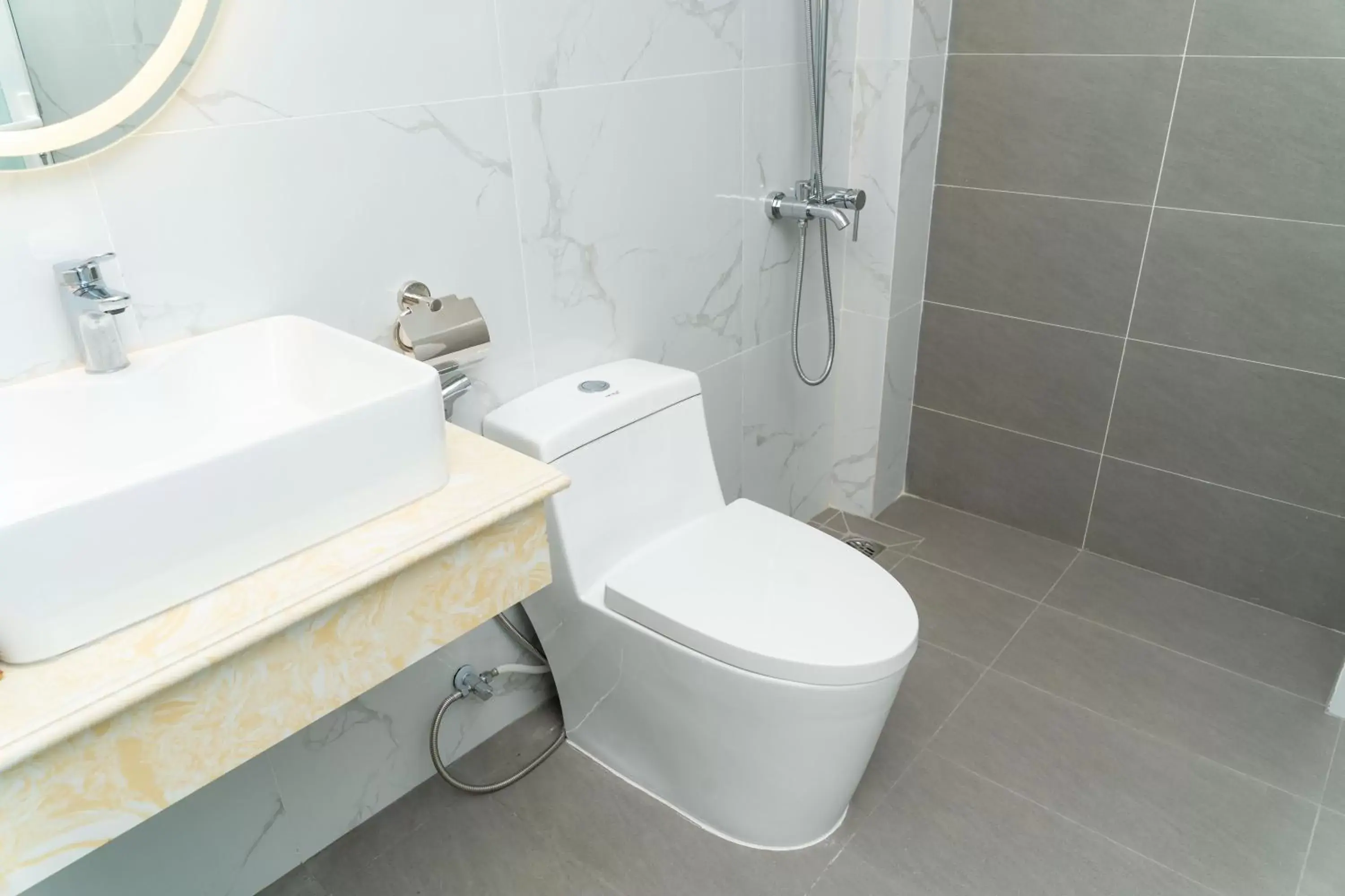 Deluxe Quadruple Room in Sun Hill Hotel Deluxe Quadruple Room in Sun Hill Hotel