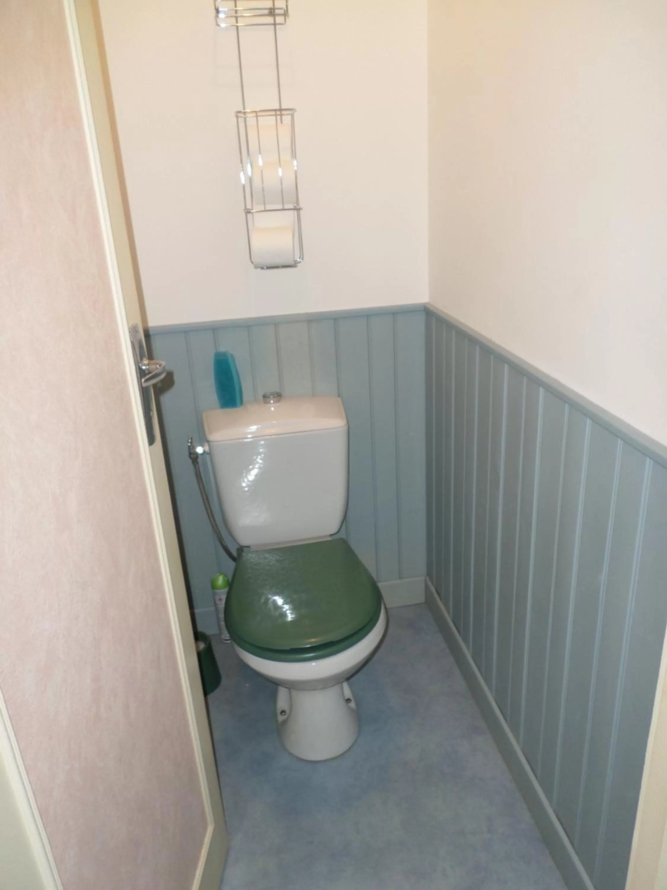 Toilet in MOULIN DE L'ABBESSE