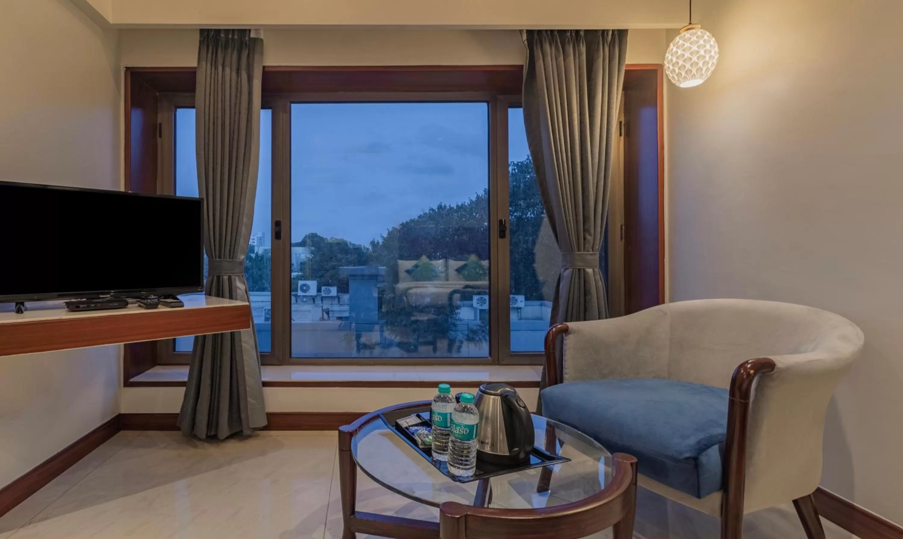 Bedroom in Treebo Regency - Bund Garden, Dhole Patil Road