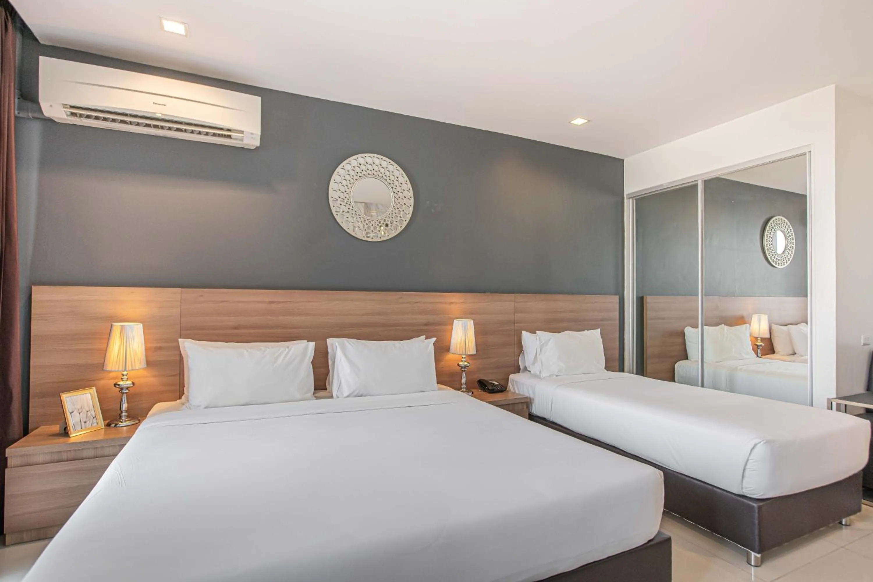 Bed in Marigold Sukhumvit - Free Shuttle to BTS Bearing Station