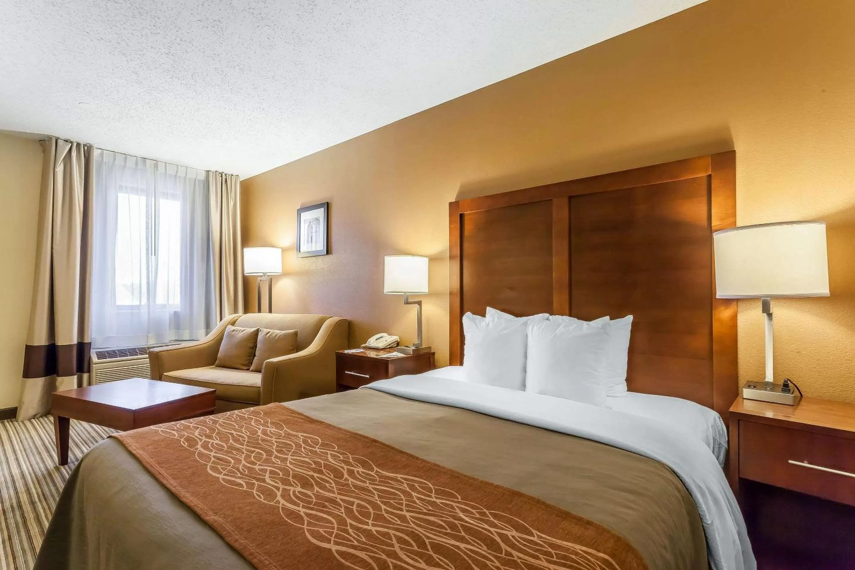 Photo of the whole room, Bed in Comfort Inn - Hall of Fame