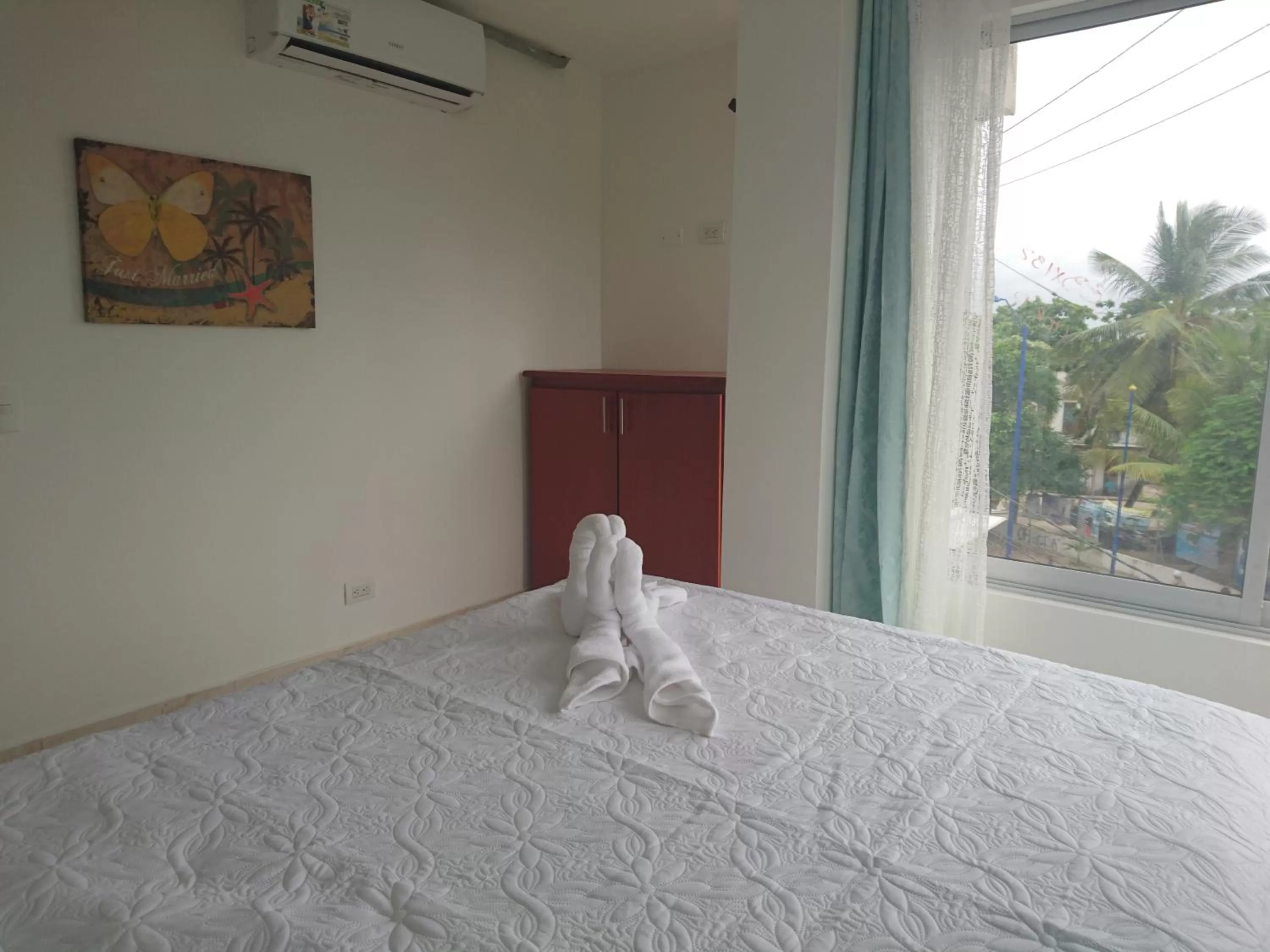 Photo of the whole room, Bed in ZOJO MARiNA BAY