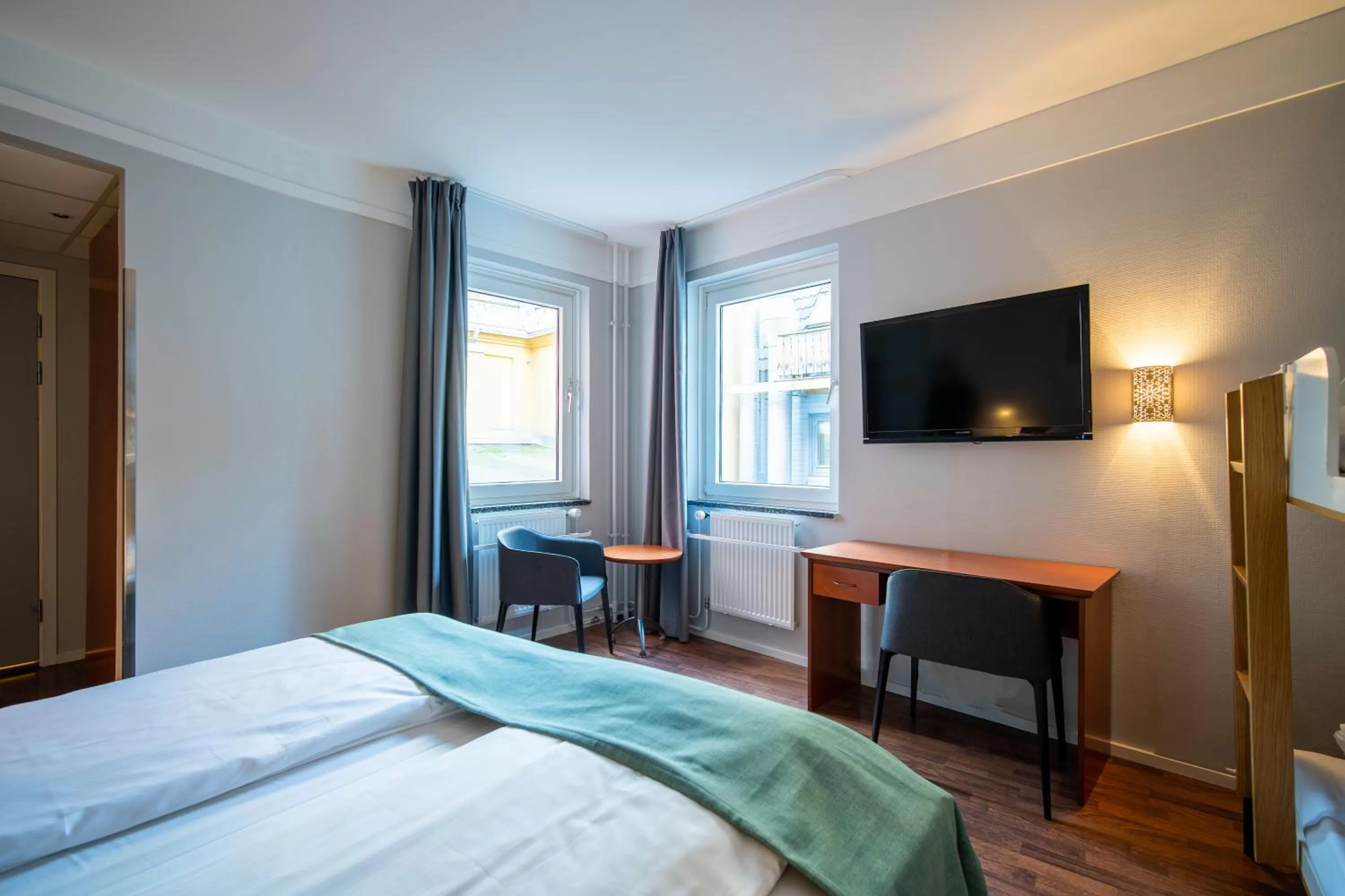 Bed in Enter Amalie Hotel