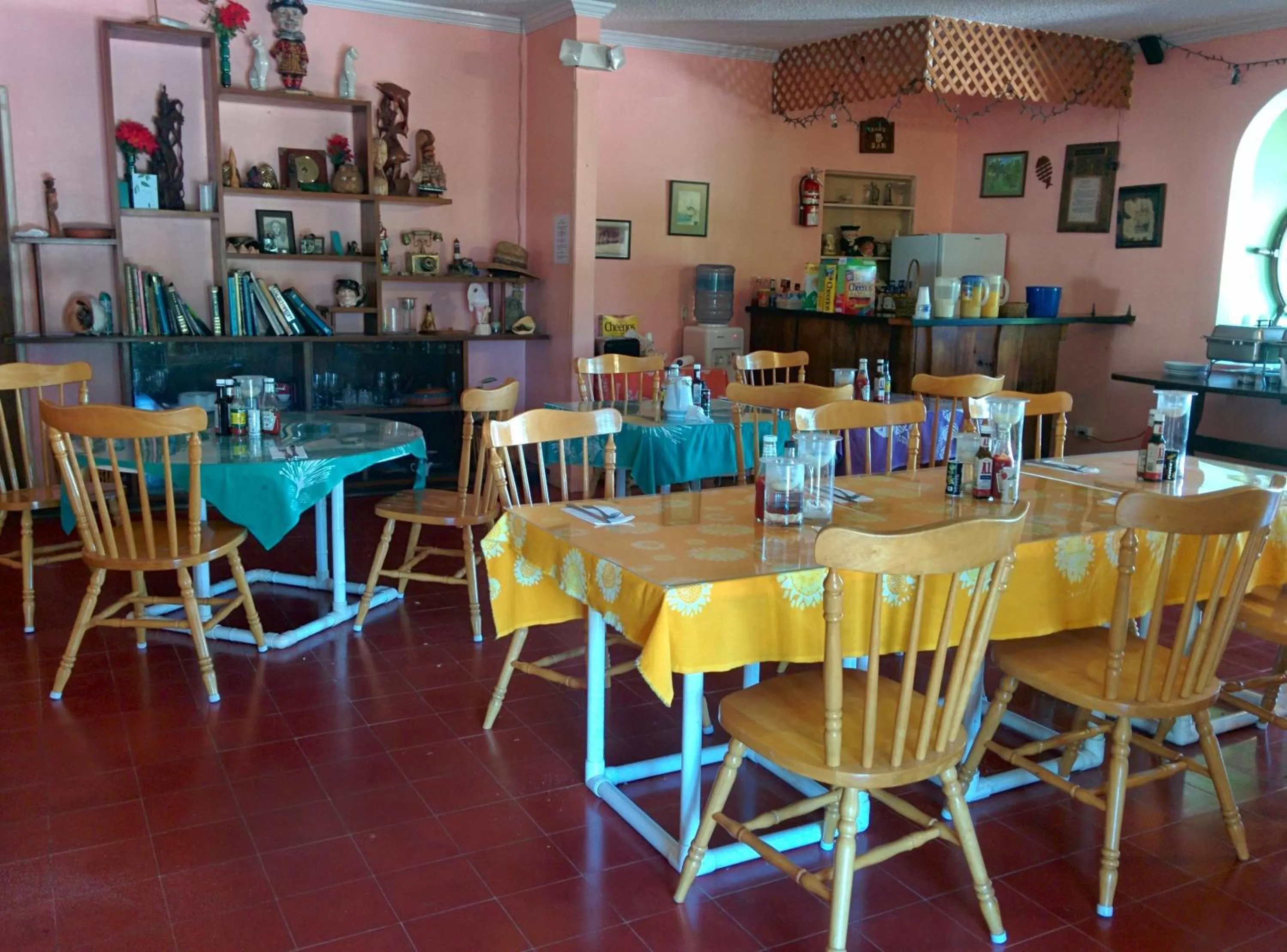 Restaurant/places to eat in Orange Hill Beach Inn