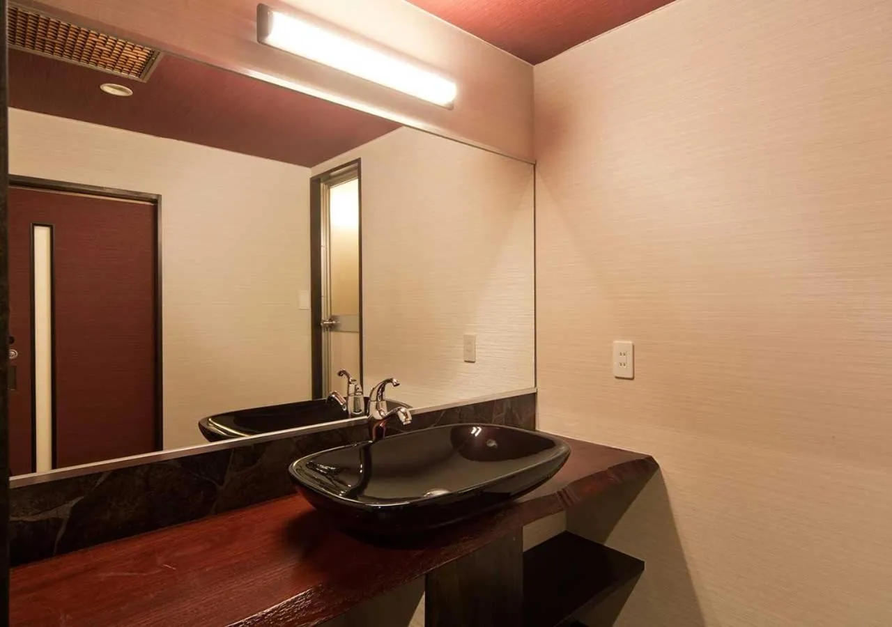 Photo of the whole room in Aura Tachibana