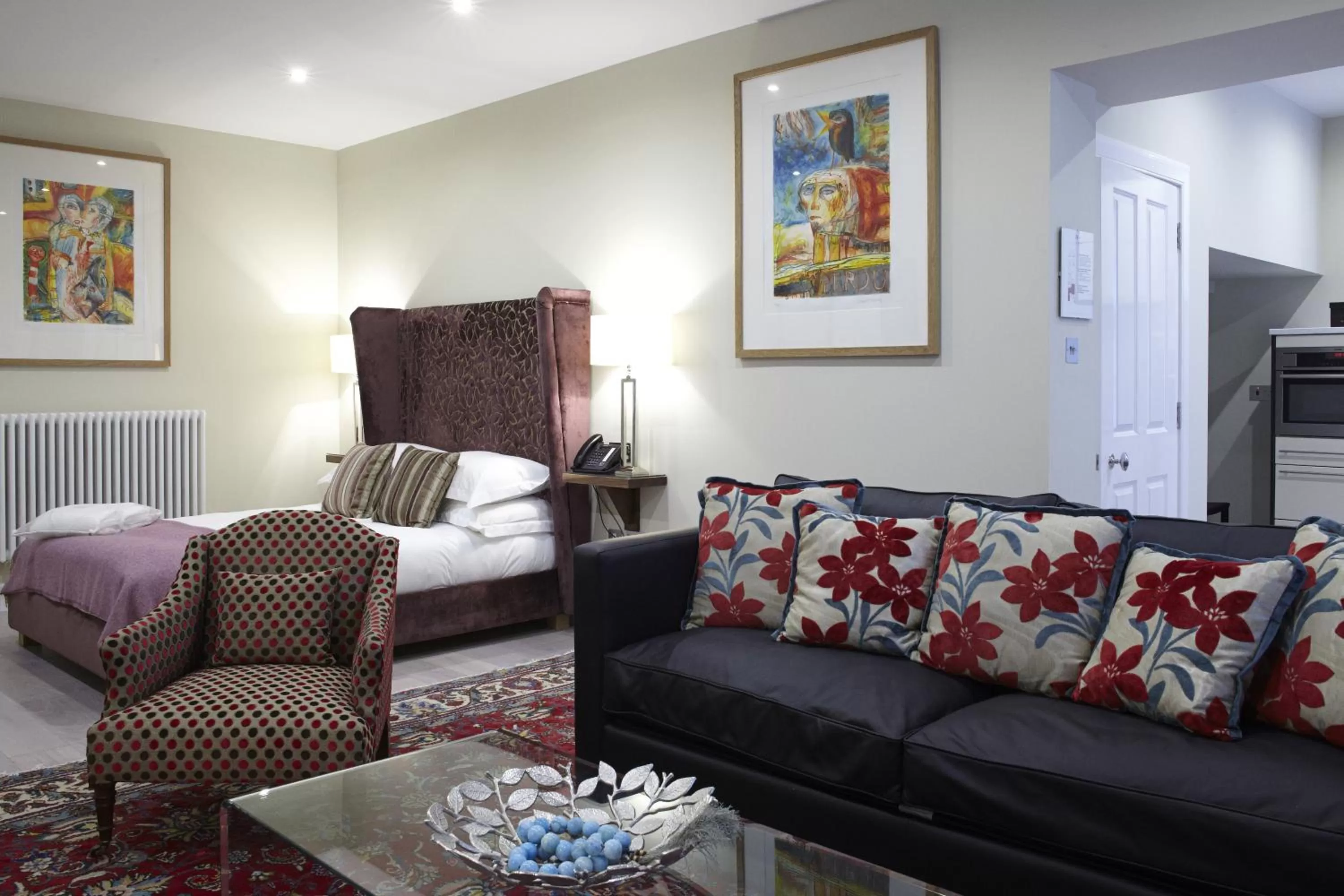 Studio Apartment with Lower ground floor access. Limited Views. in 24 Royal Terrace