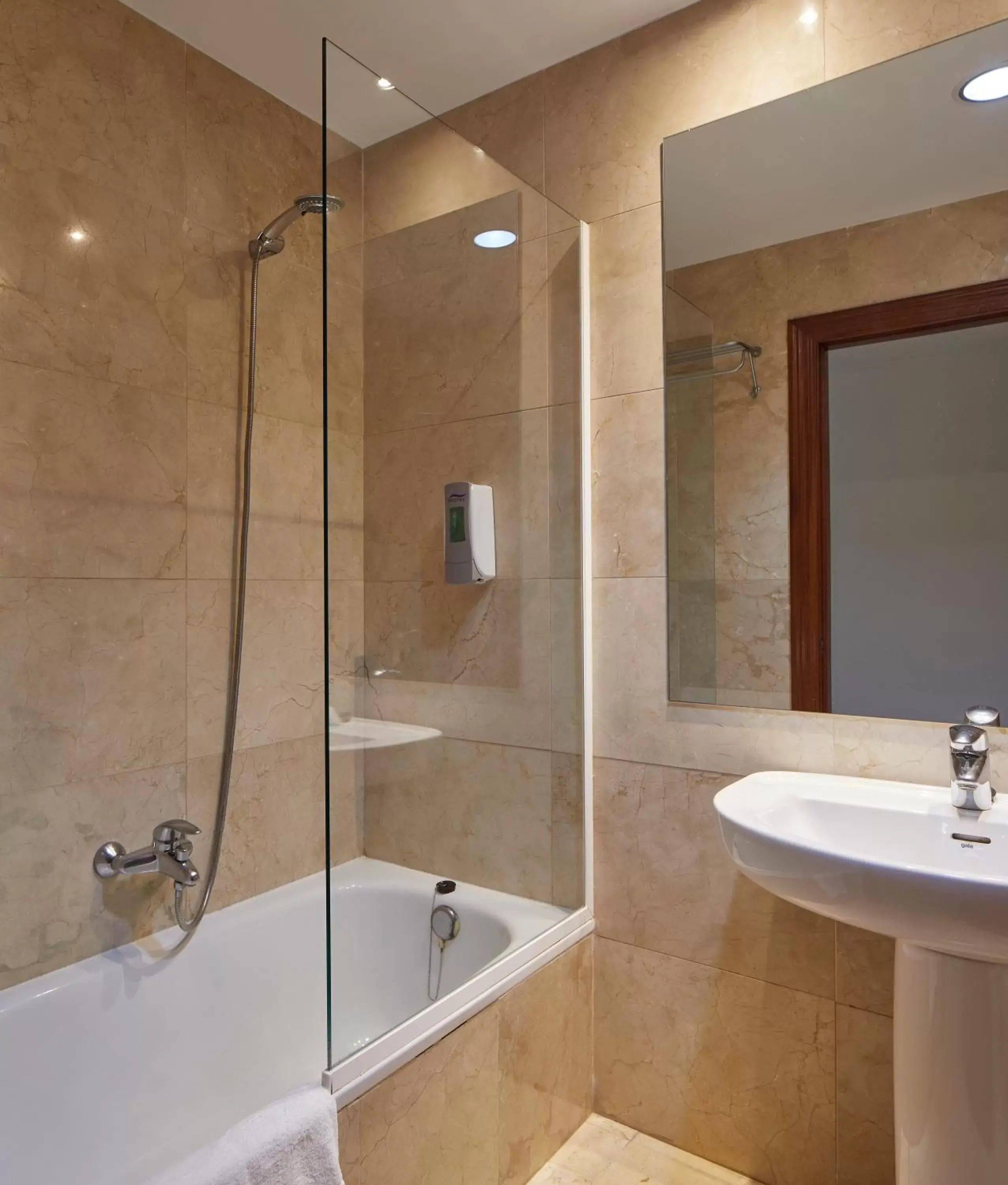 Double or Twin Room in Hotel Logroño Avda de Madrid 25 Double or Twin Room in Hotel Logroño Avda de Madrid 25