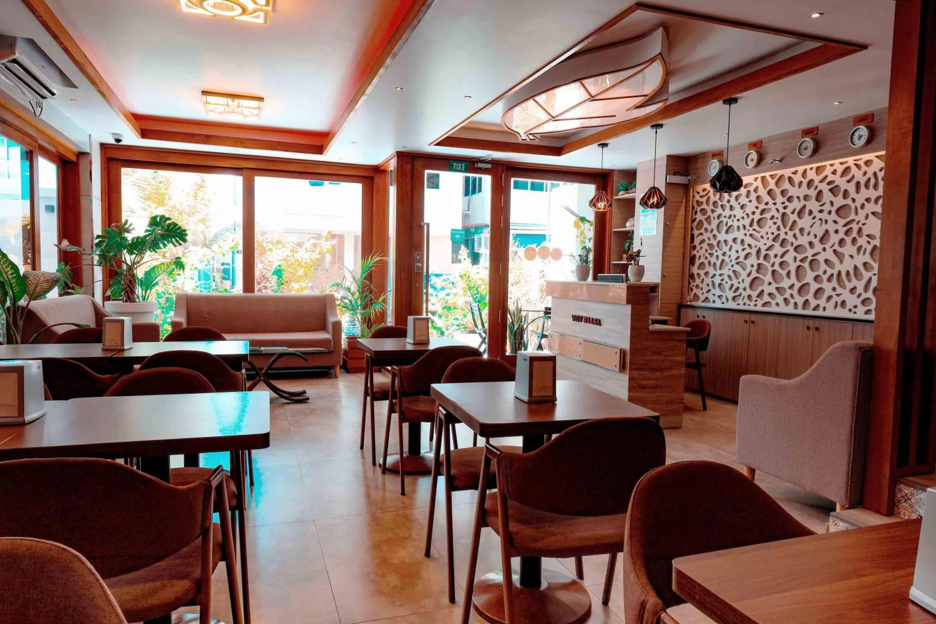 Lobby or reception, Restaurant/Places to Eat in Araamview