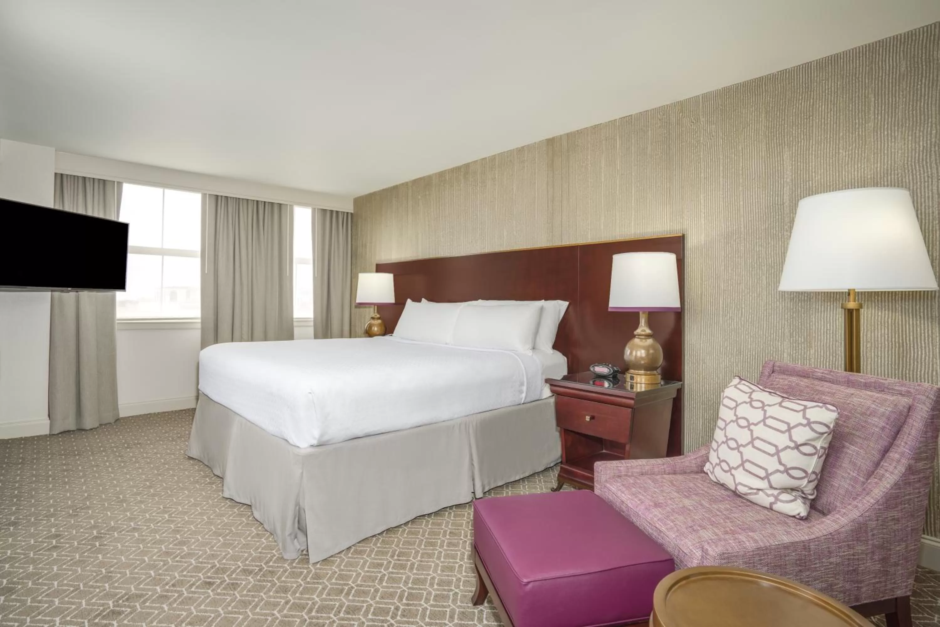 Day, Bed in Crowne Plaza New Orleans French Qtr - Astor by IHG