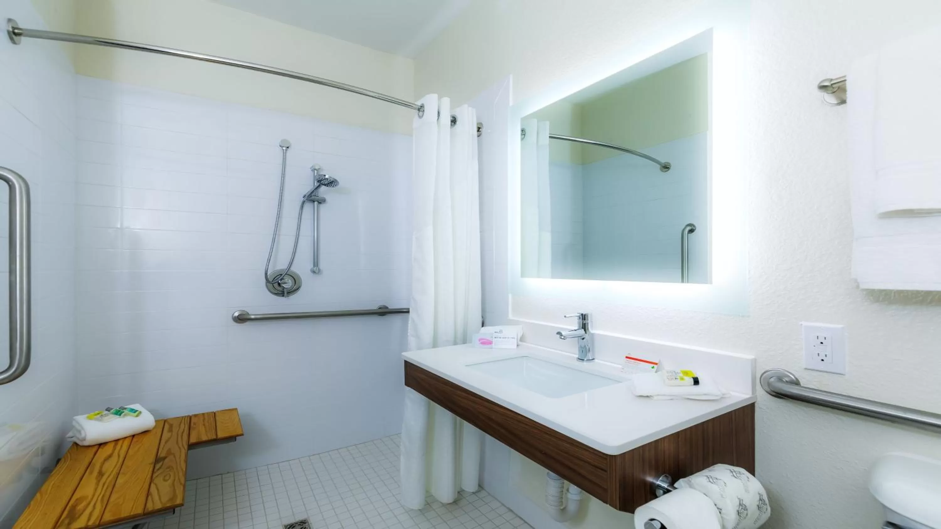 Photo of the whole room in Holiday Inn Express Osage Beach - Lake of the Ozarks by IHG