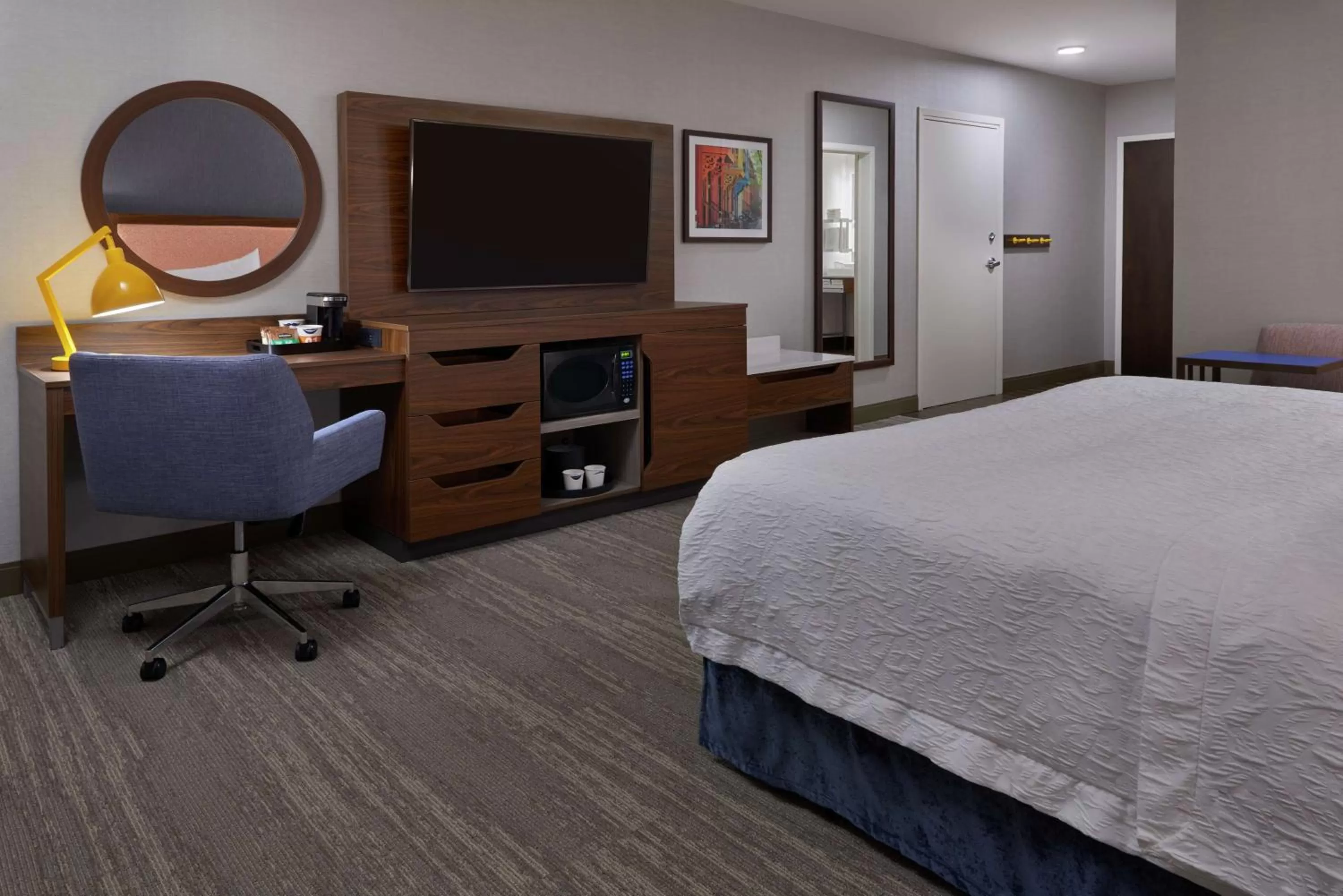 Bedroom, Bed in Hampton Inn & Suites Montreal-Dorval