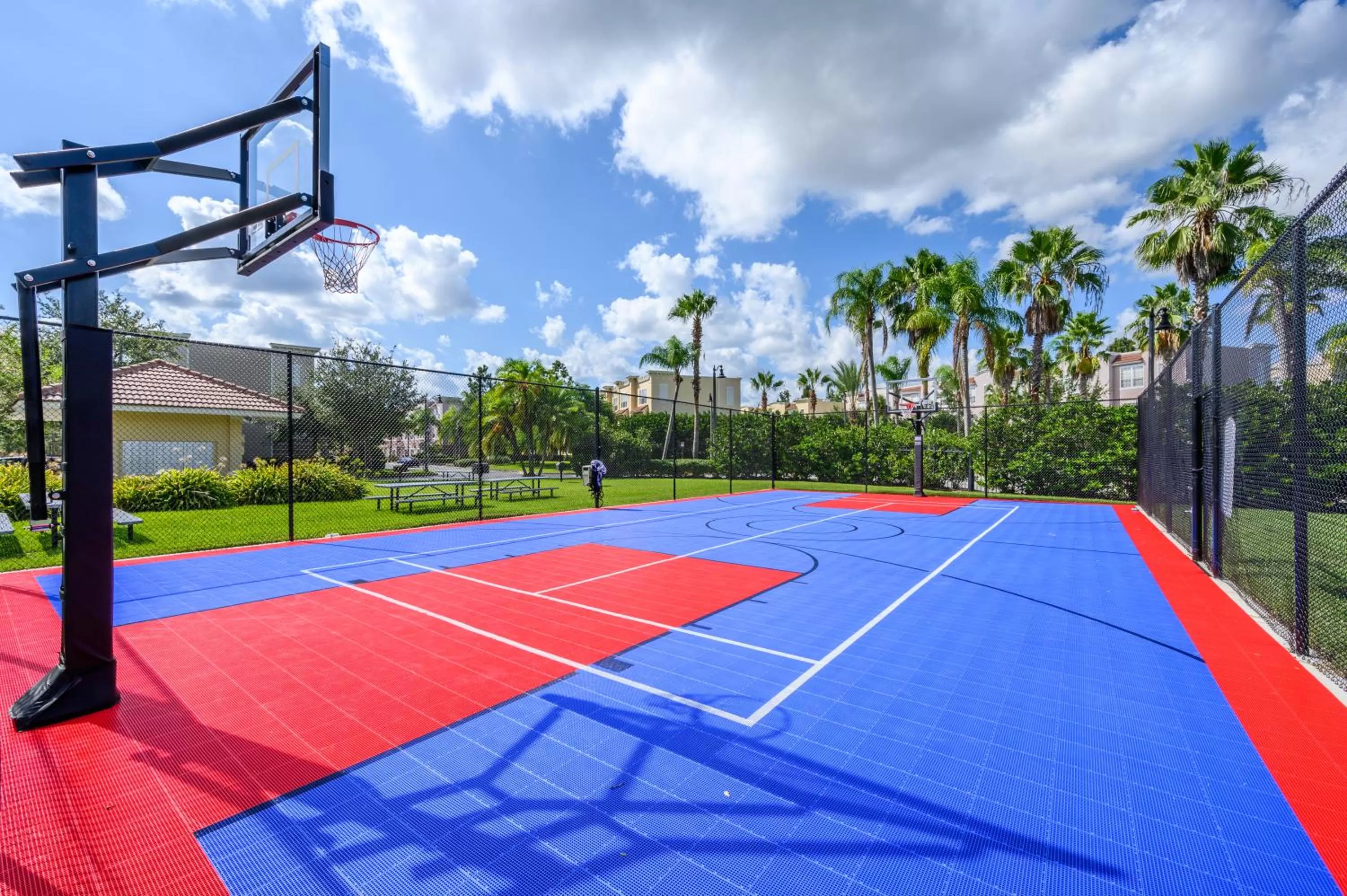 Tennis court in Vista Cay Resort by Millenium at Universal Blvd.