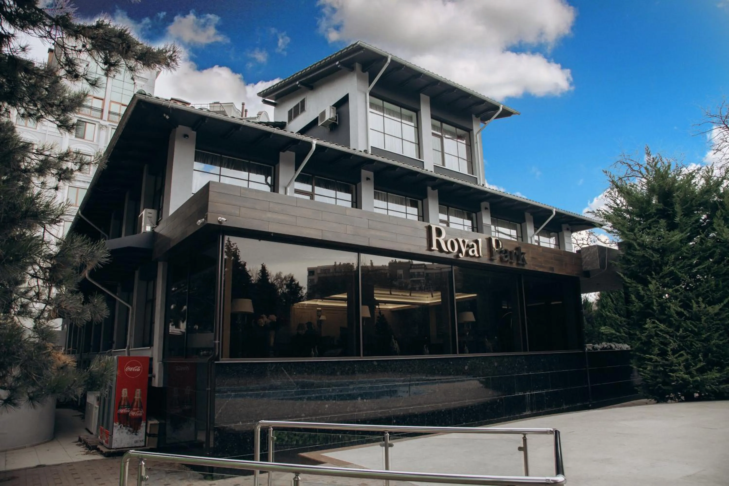 Property Building in Club Royal Park