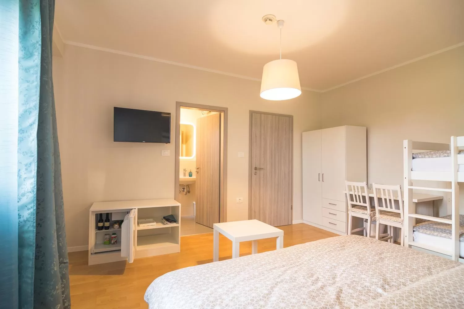 Bed in HOP HOUSE Garni Hotel