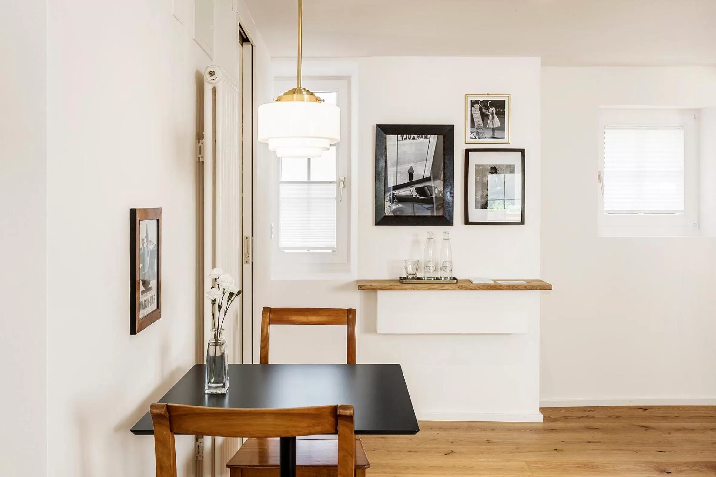 Photo of the whole room in Montmartre