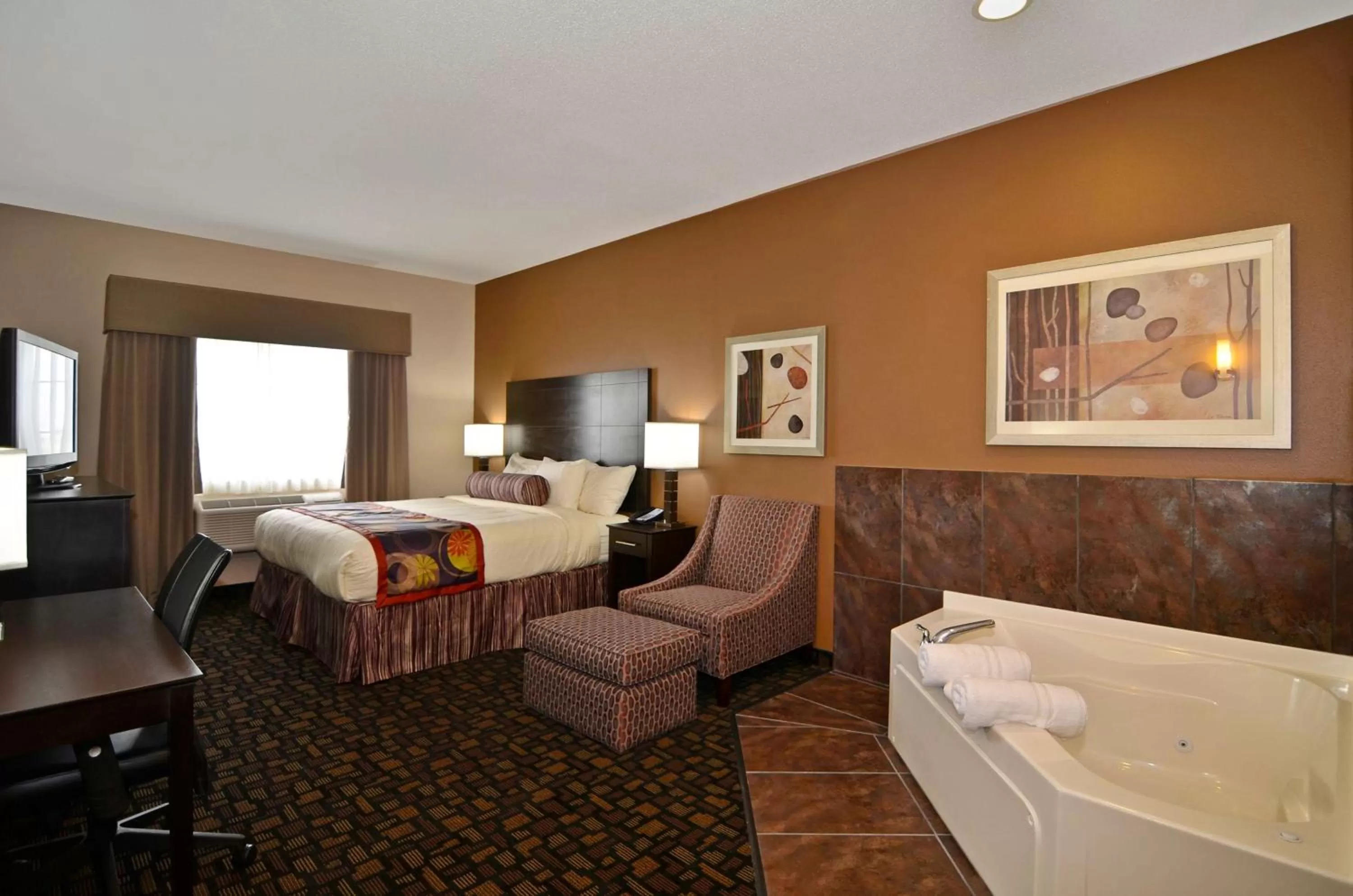 Photo of the whole room, Bed in Best Western Plover-Stevens Point Hotel & Conference Center