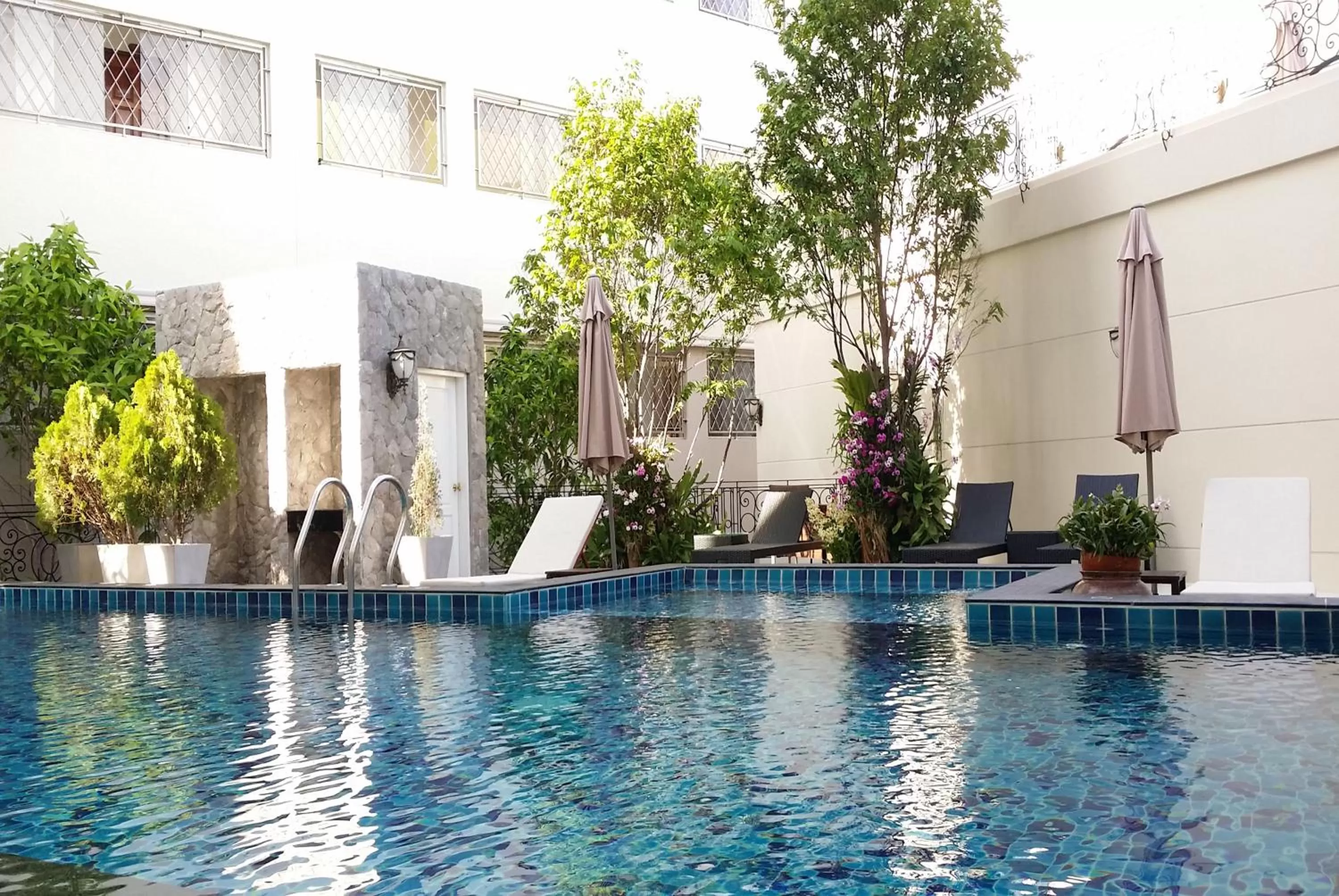 Swimming pool in SN Plus Hotel - SHA Plus