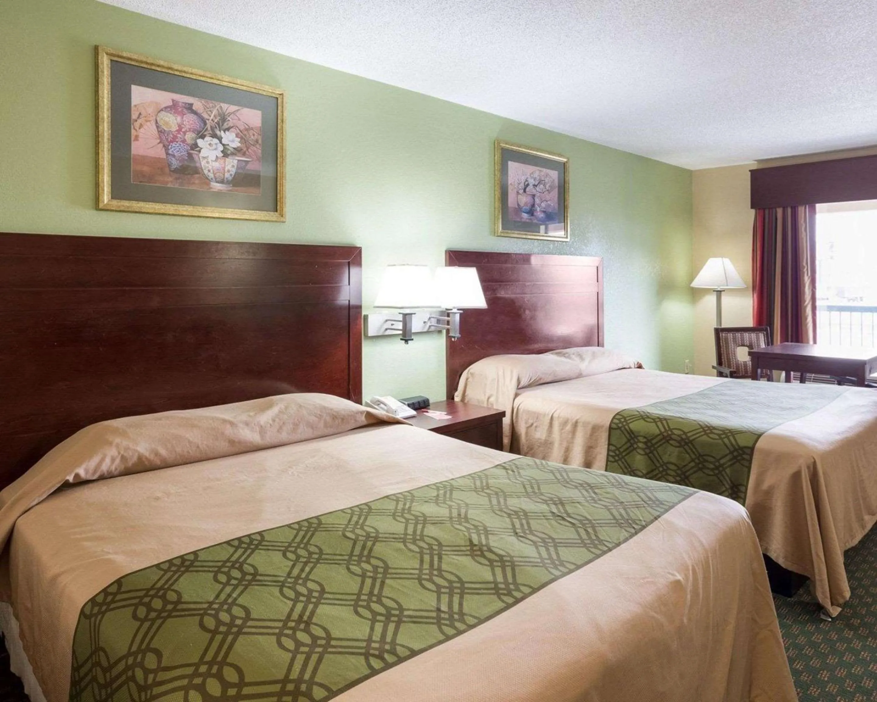 Photo of the whole room, Bed in Rodeway Inn & Suites New Orleans Gentilly