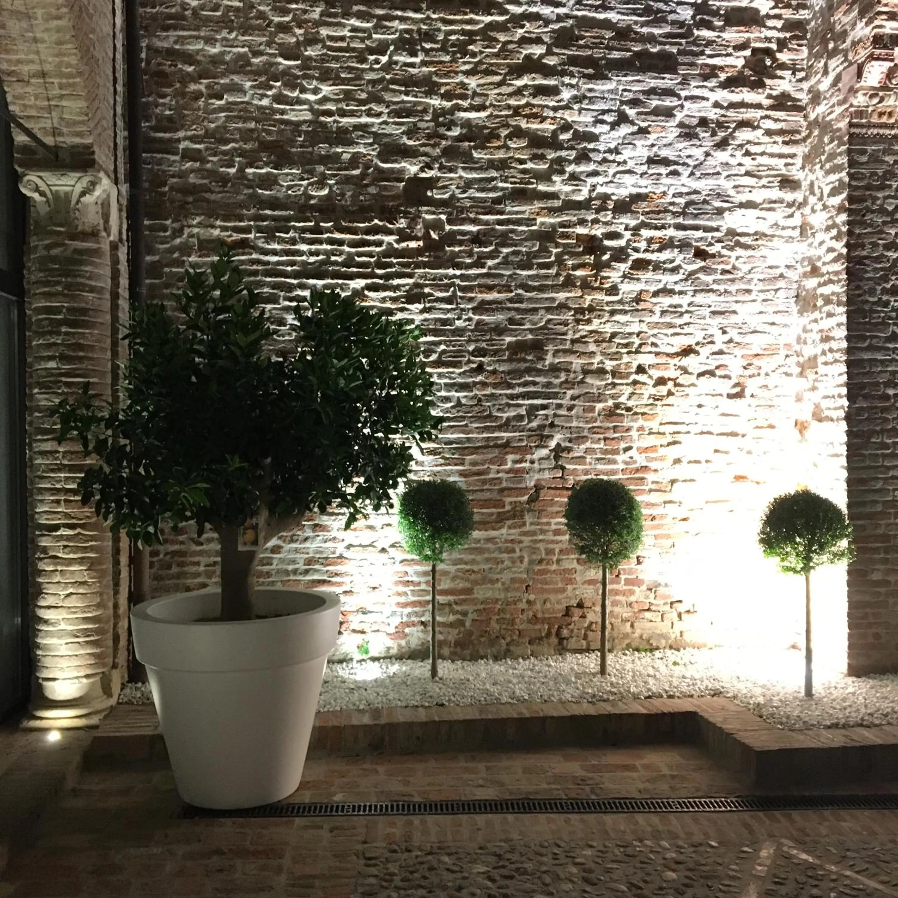 Inner courtyard view in Maxxim Hotel & Loft