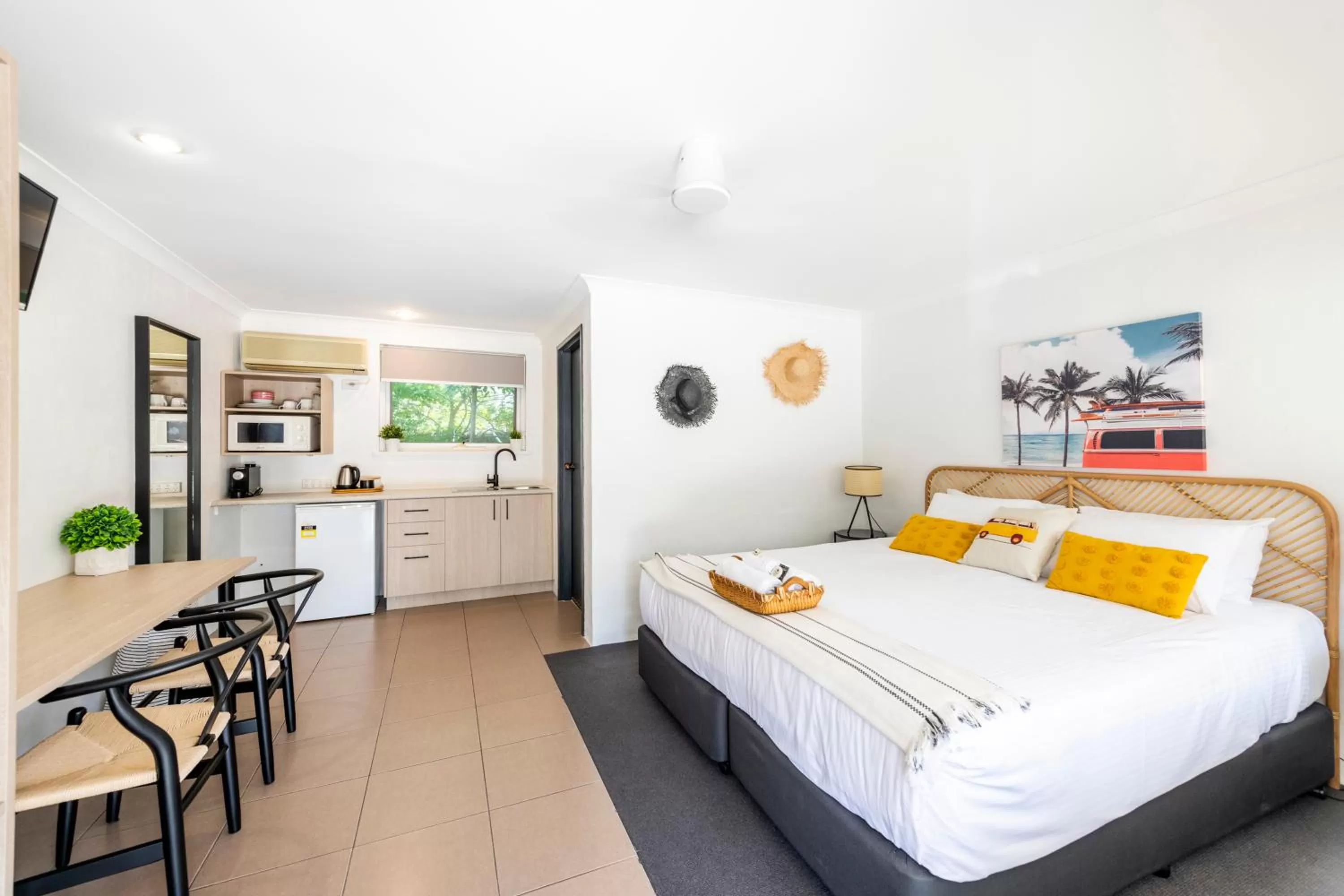 Kitchen or kitchenette, Bed in The Carmel Yamba