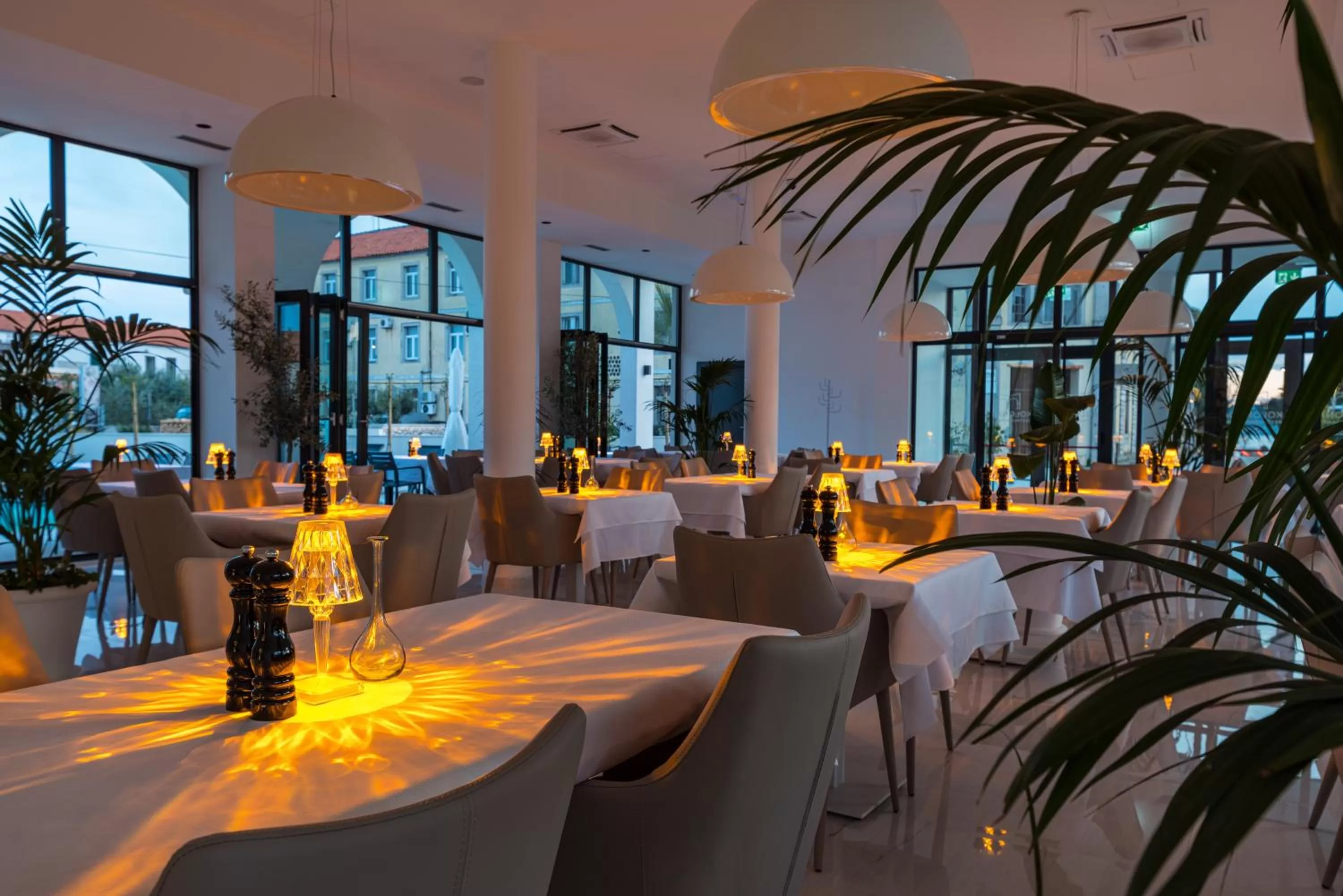 Restaurant/places to eat in Miramare Hotel