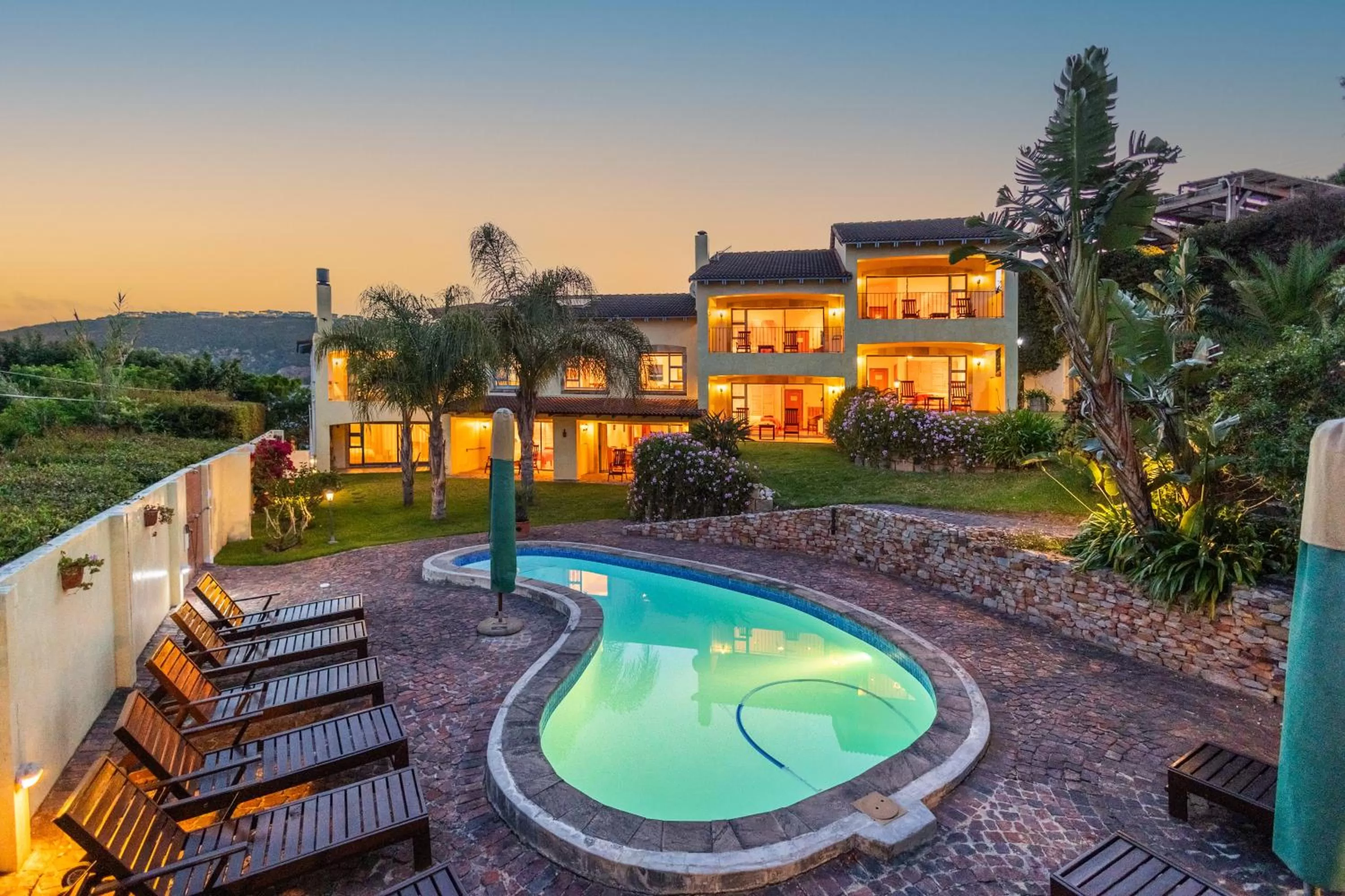 Night, Pool View in Gästehaus Pinkepank