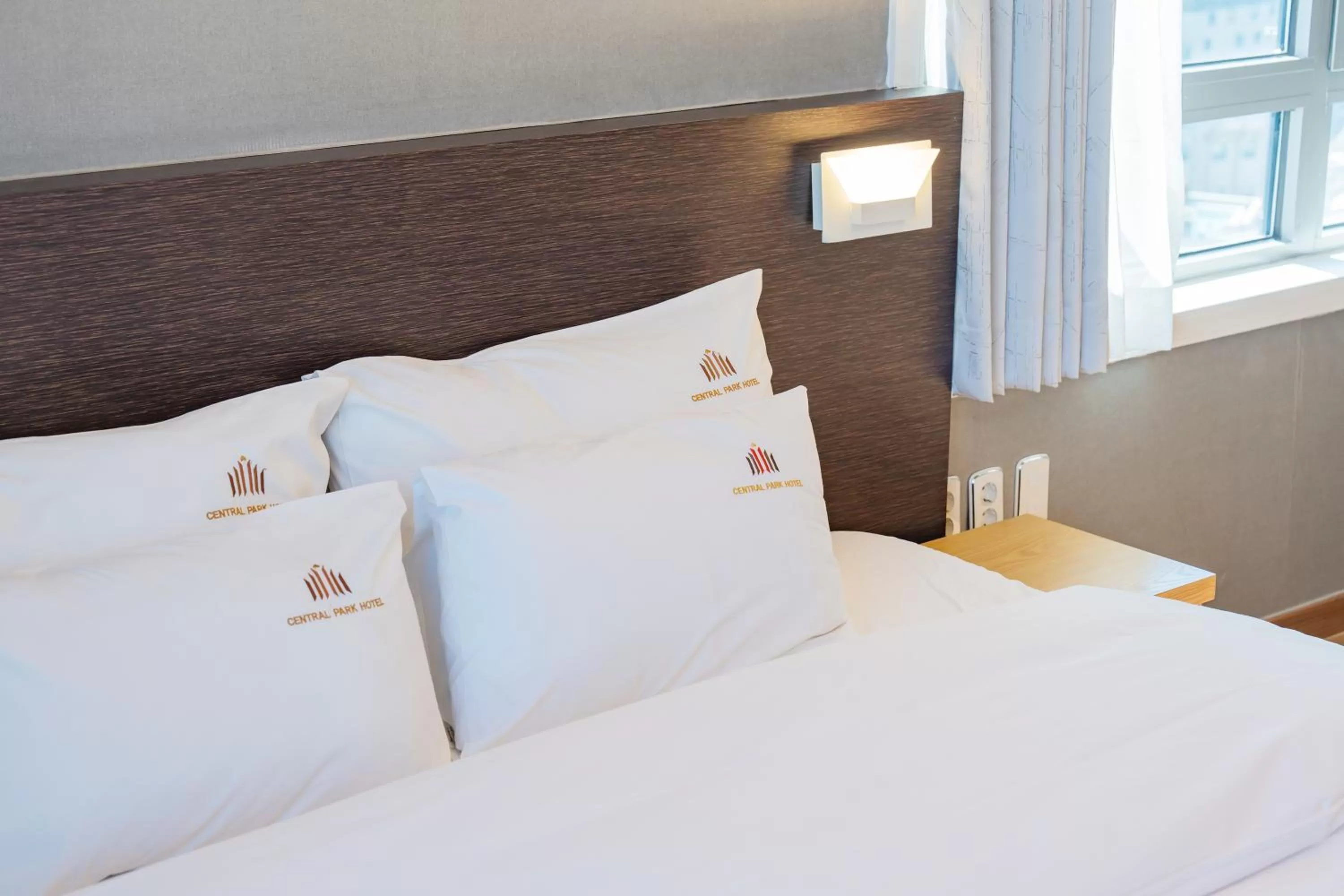 Bed in Central Park Hotel Busan