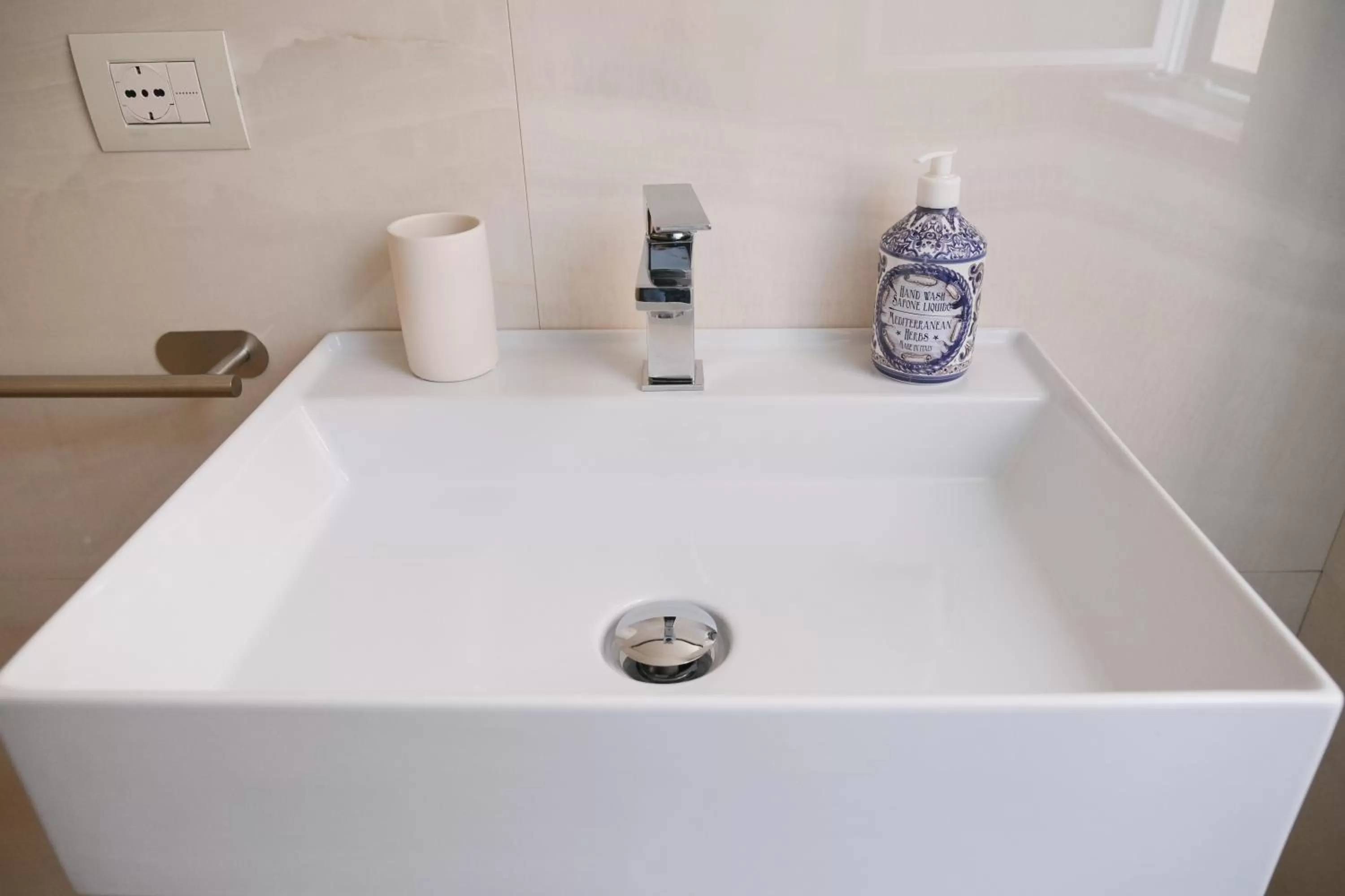 Bathroom in Supernova