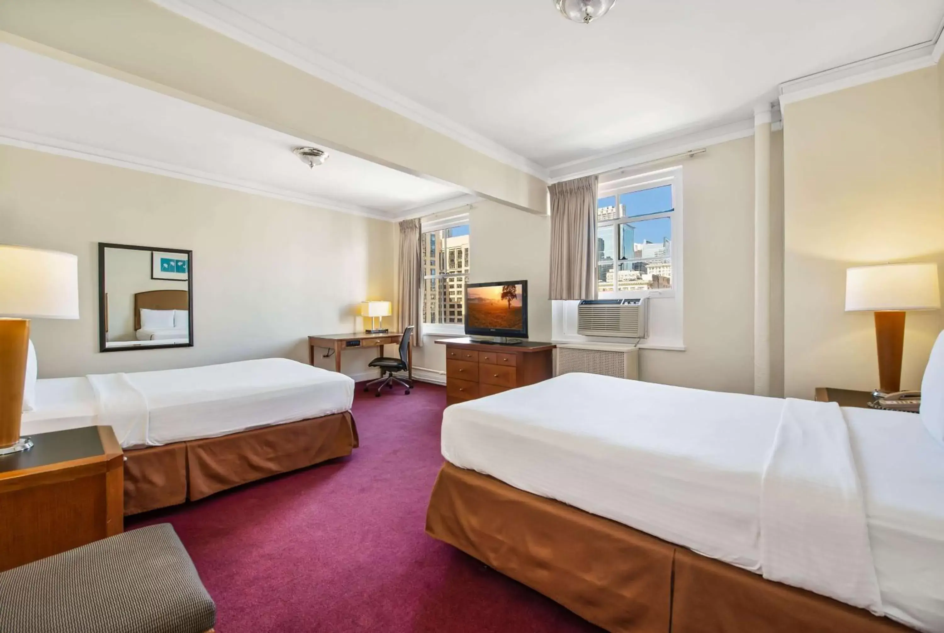 Deluxe Double Room with Two Double Beds - Non-Smoking in Travelodge by Wyndham Downtown Chicago Deluxe Double Room with Two Double Beds - Non-Smoking in Travelodge by Wyndham Downtown Chicago