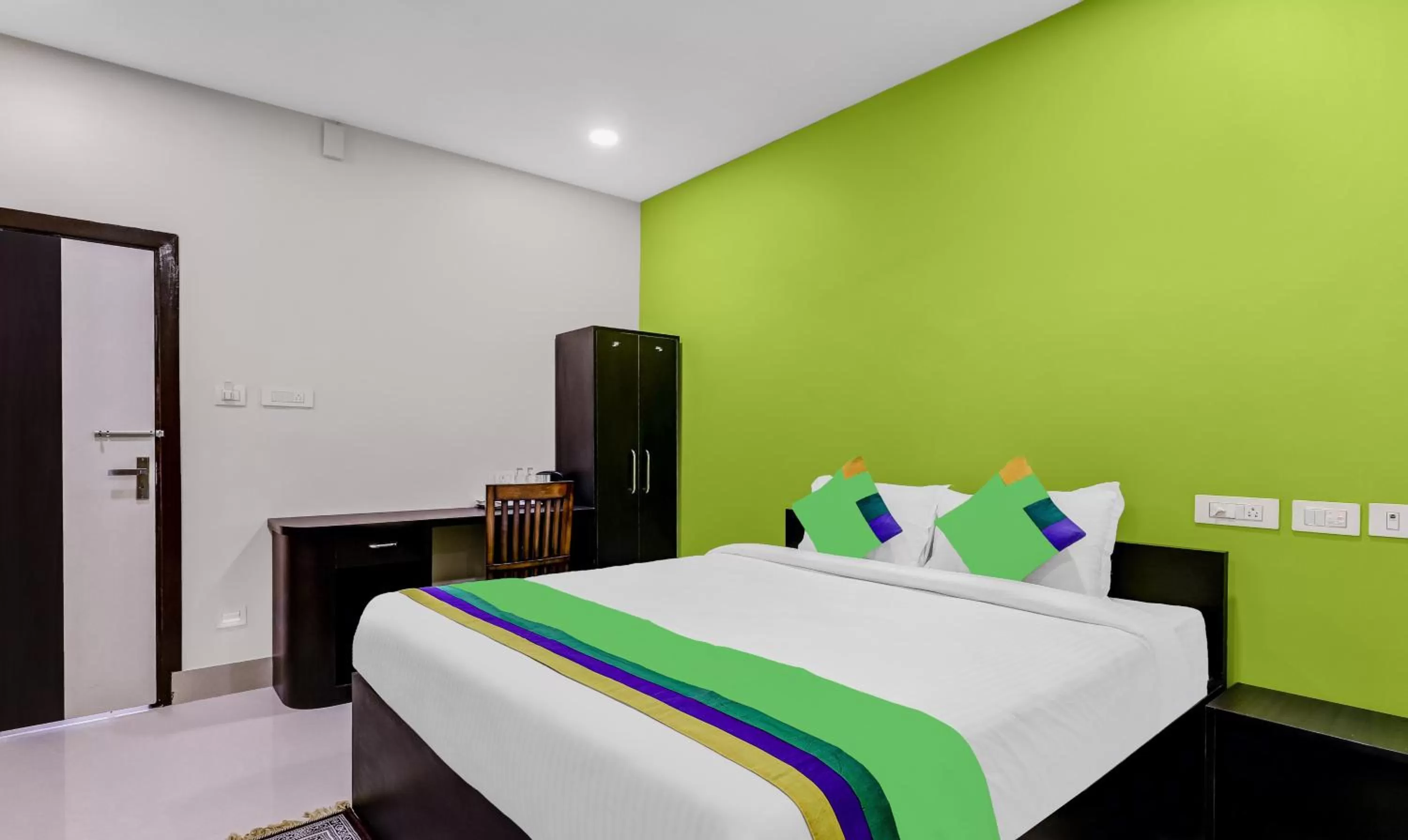 Bedroom, Bed in Treebo Hotel Mobi VIP Airport