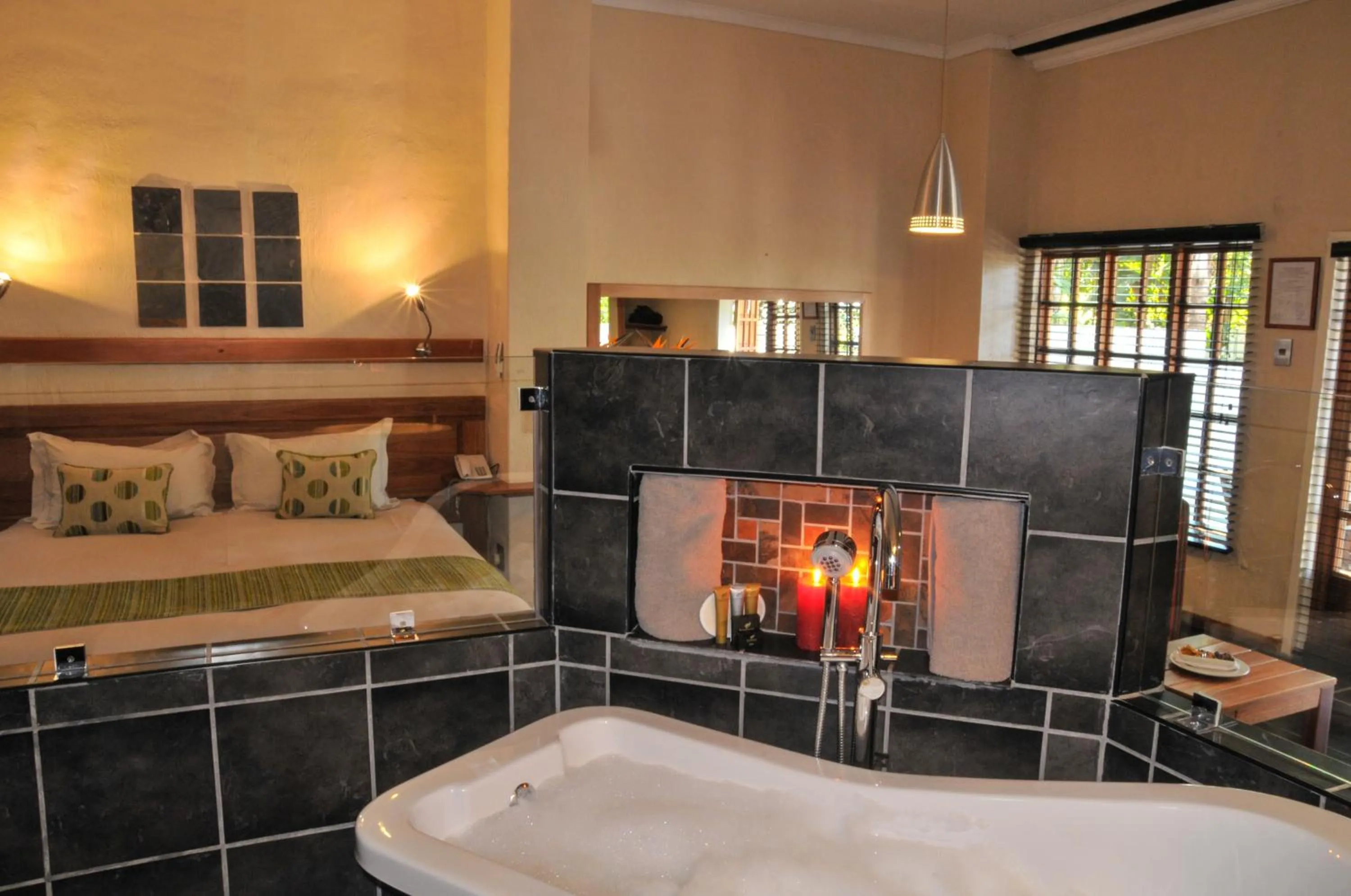 Bathroom, Bed in Tzaneen Country Lodge