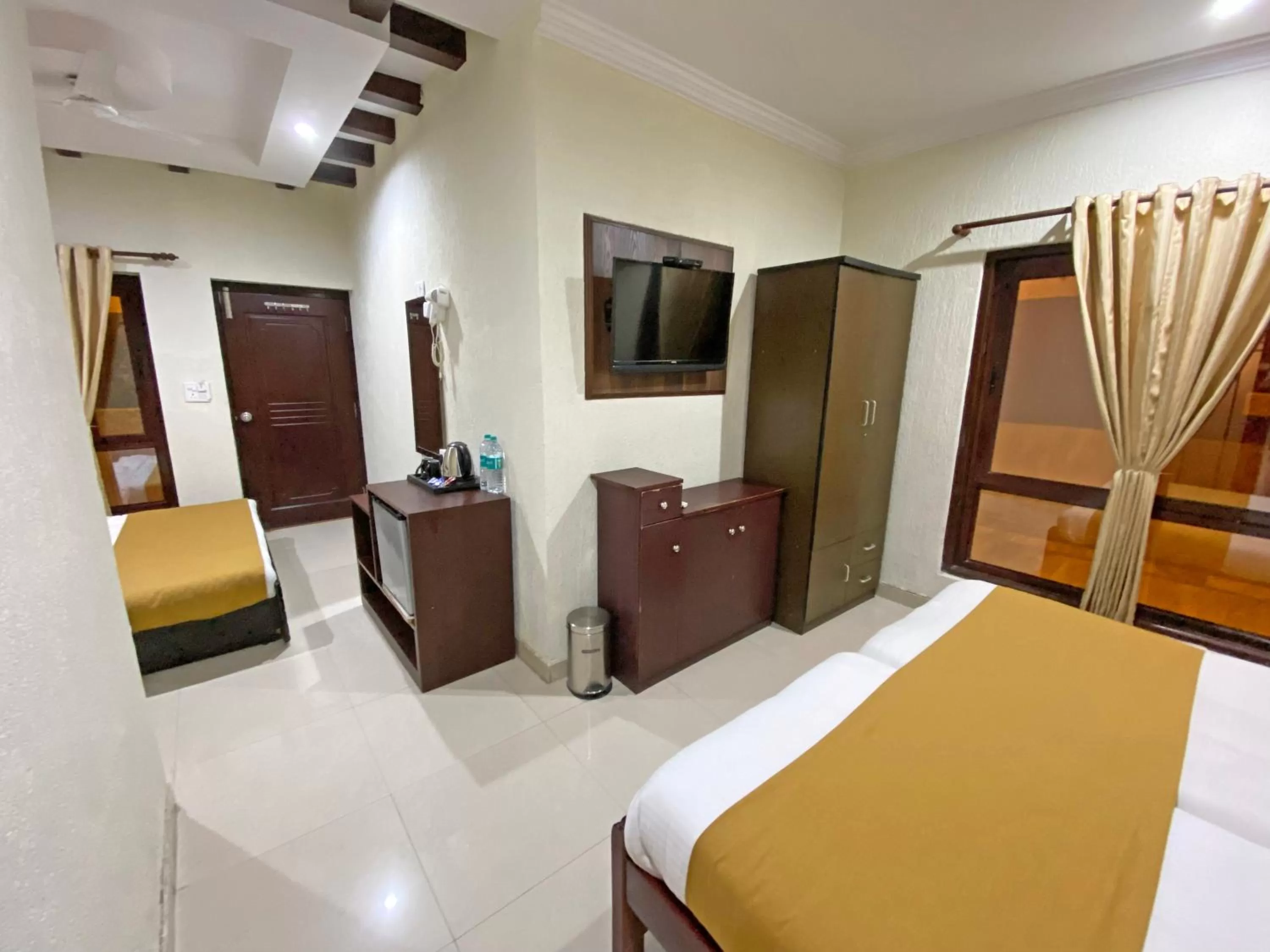 TV and multimedia in Hotel Nirvana Palace Rishikesh