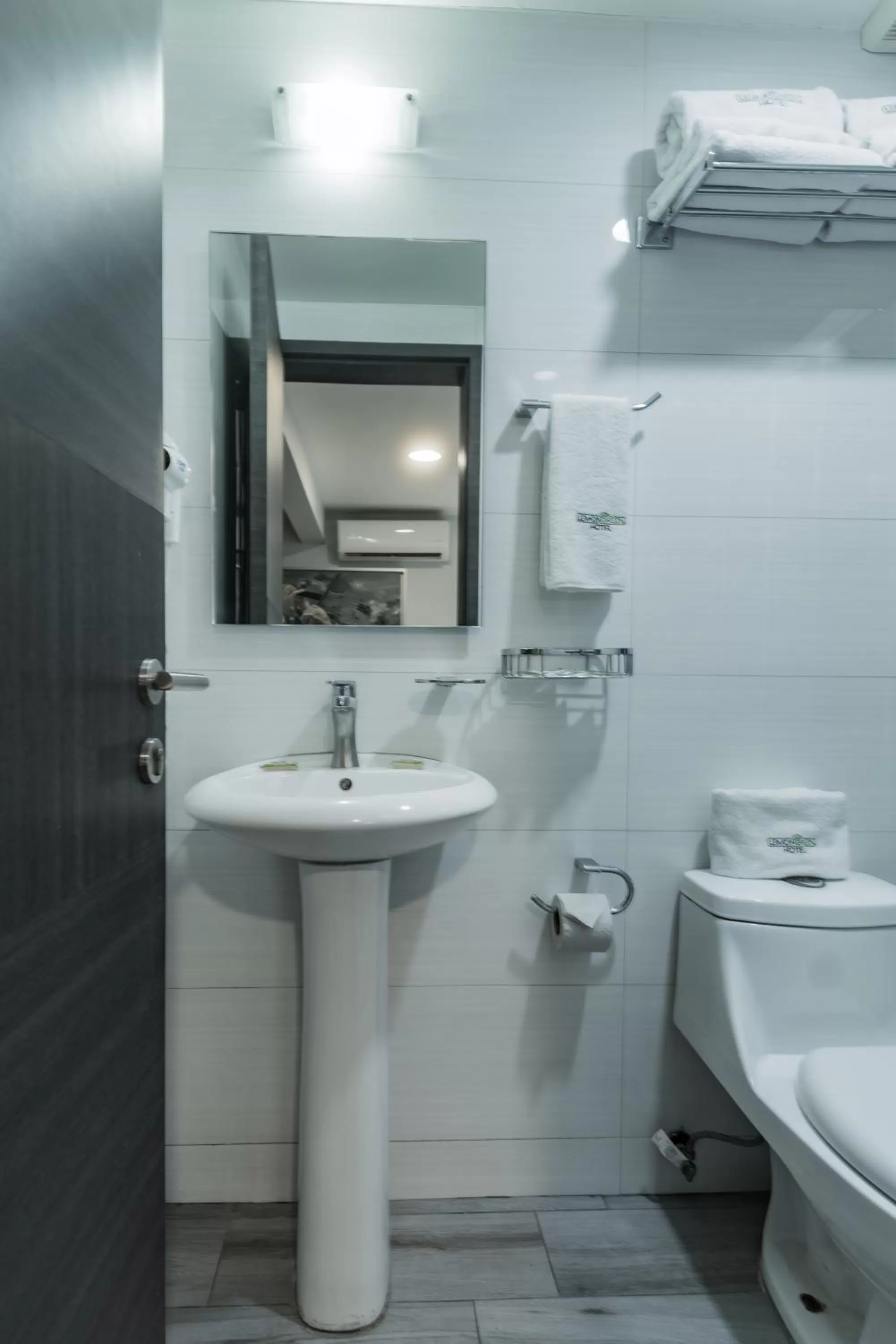 Bathroom in HOTEL LEMON GREEN -Zona Expo Frente al Centro de Convenciones