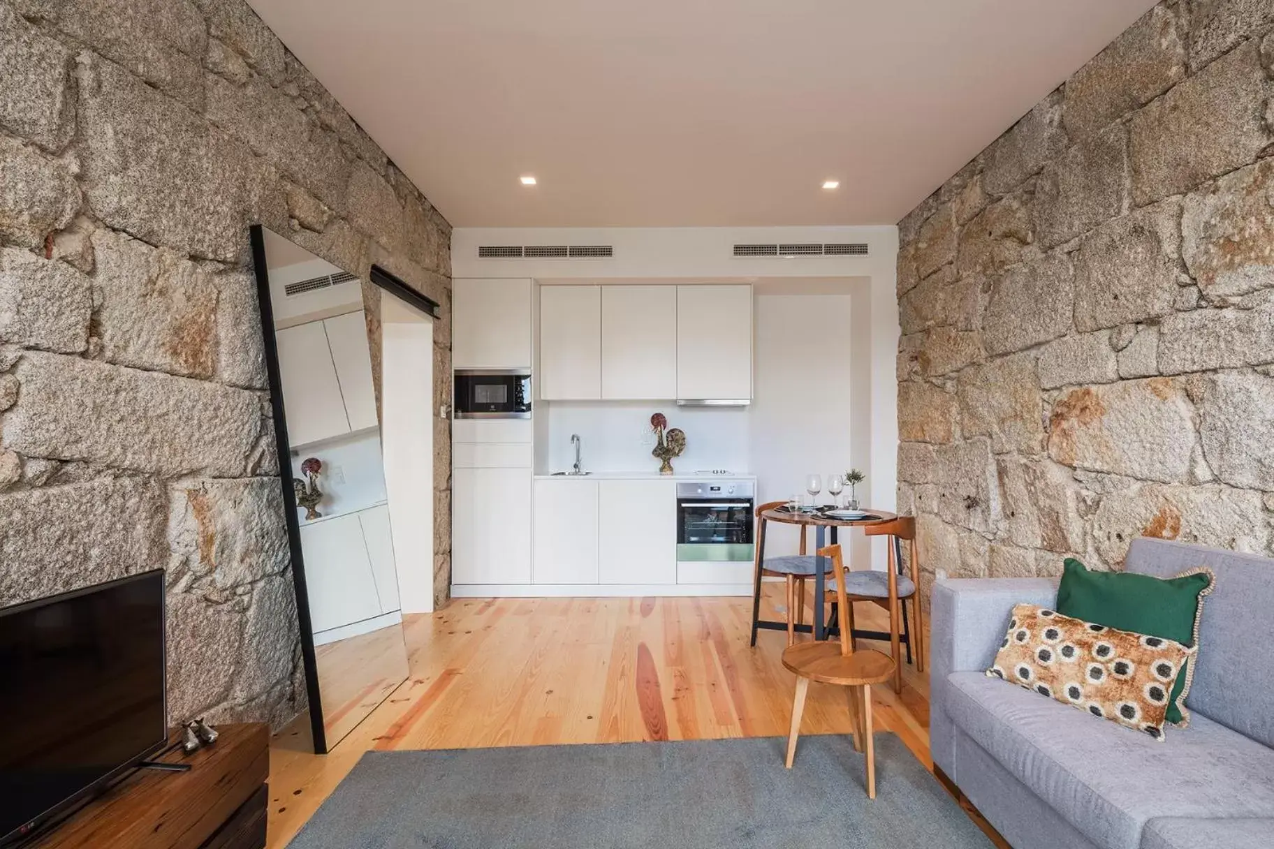 One-Bedroom Apartment with River View in Porto River One-Bedroom Apartment with River View in Porto River