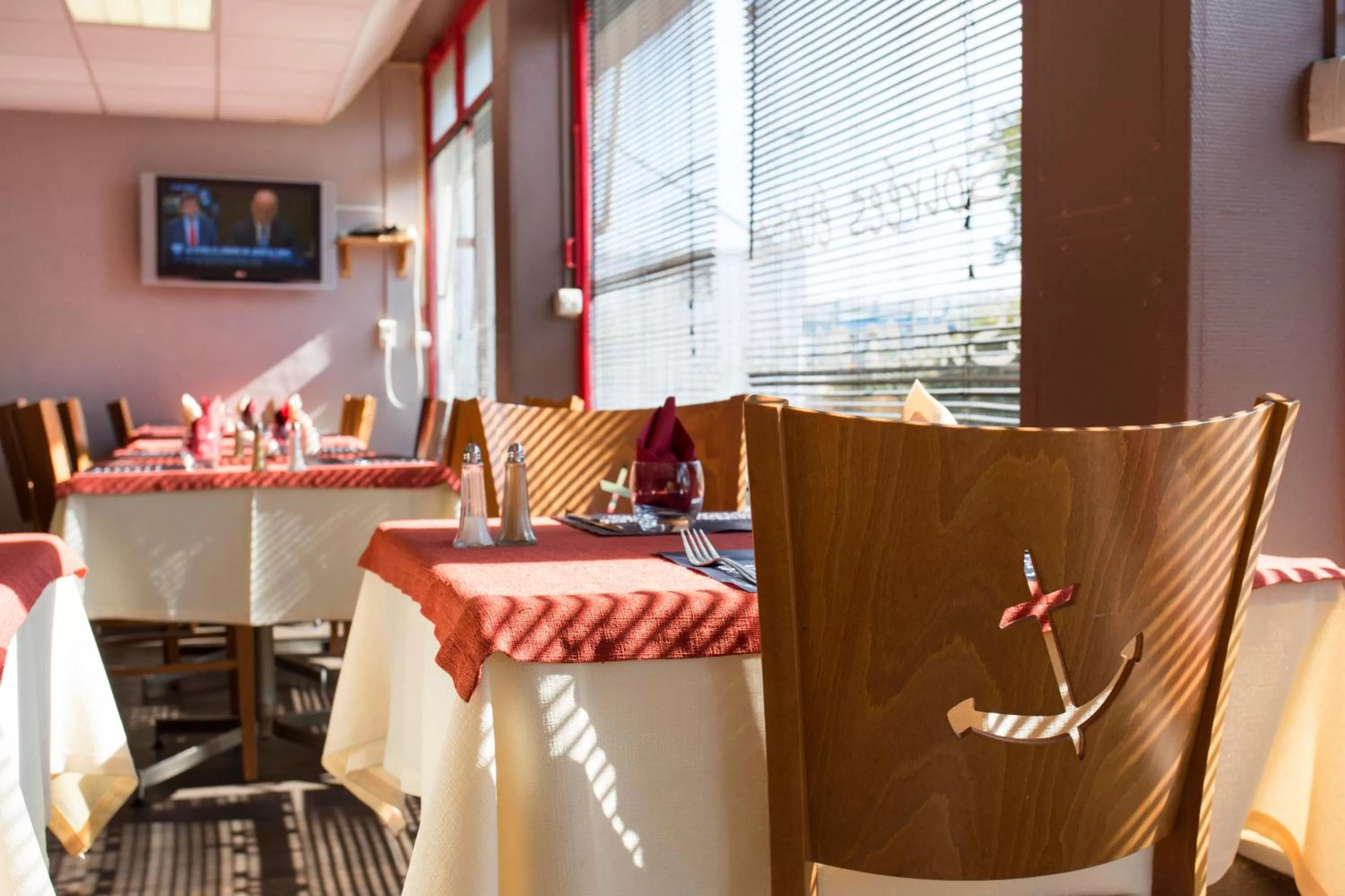 Breakfast in Hôtel Les Gens De Mer Lorient by Popinns