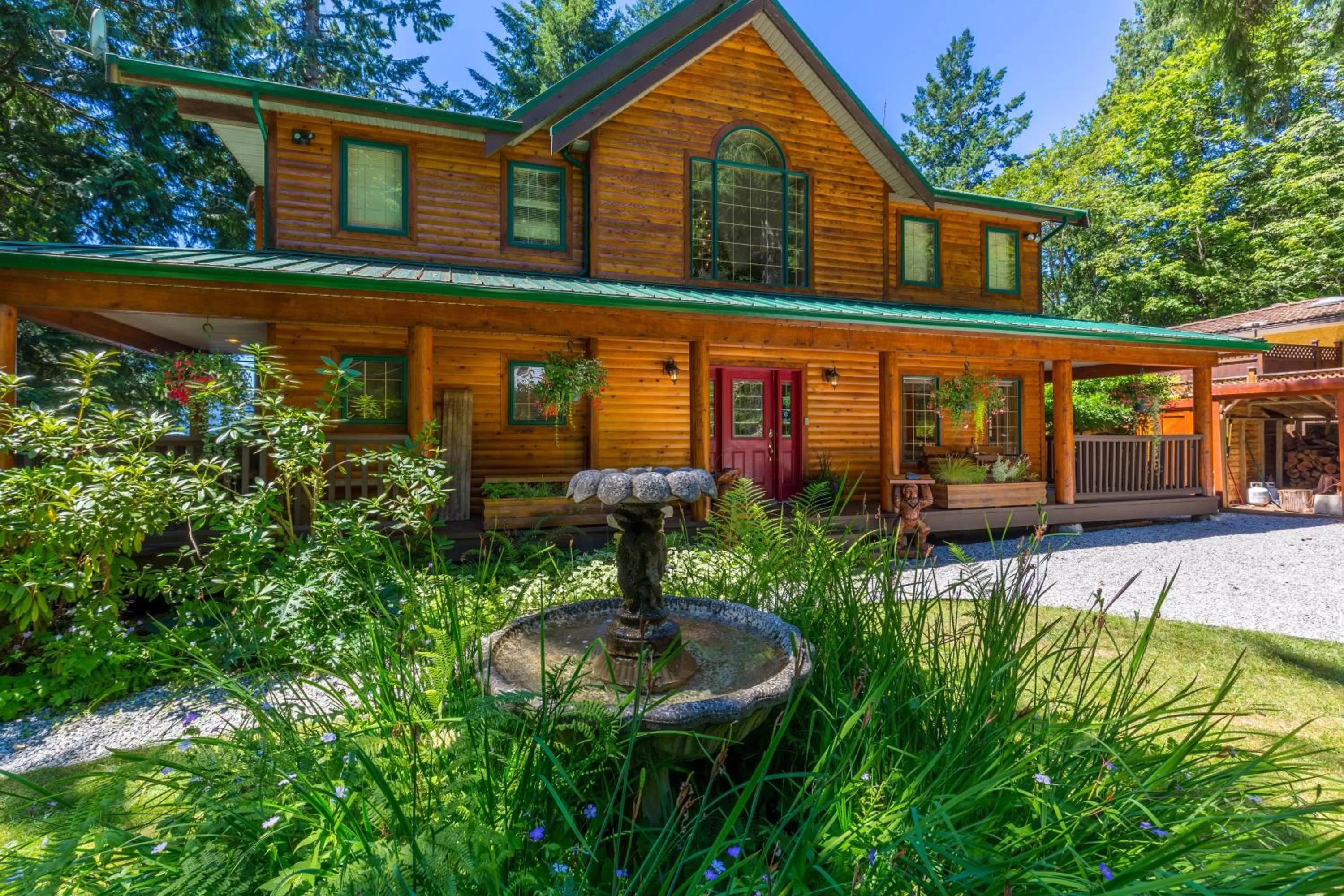 Property building in Tranquility Bay Waterfront Inn