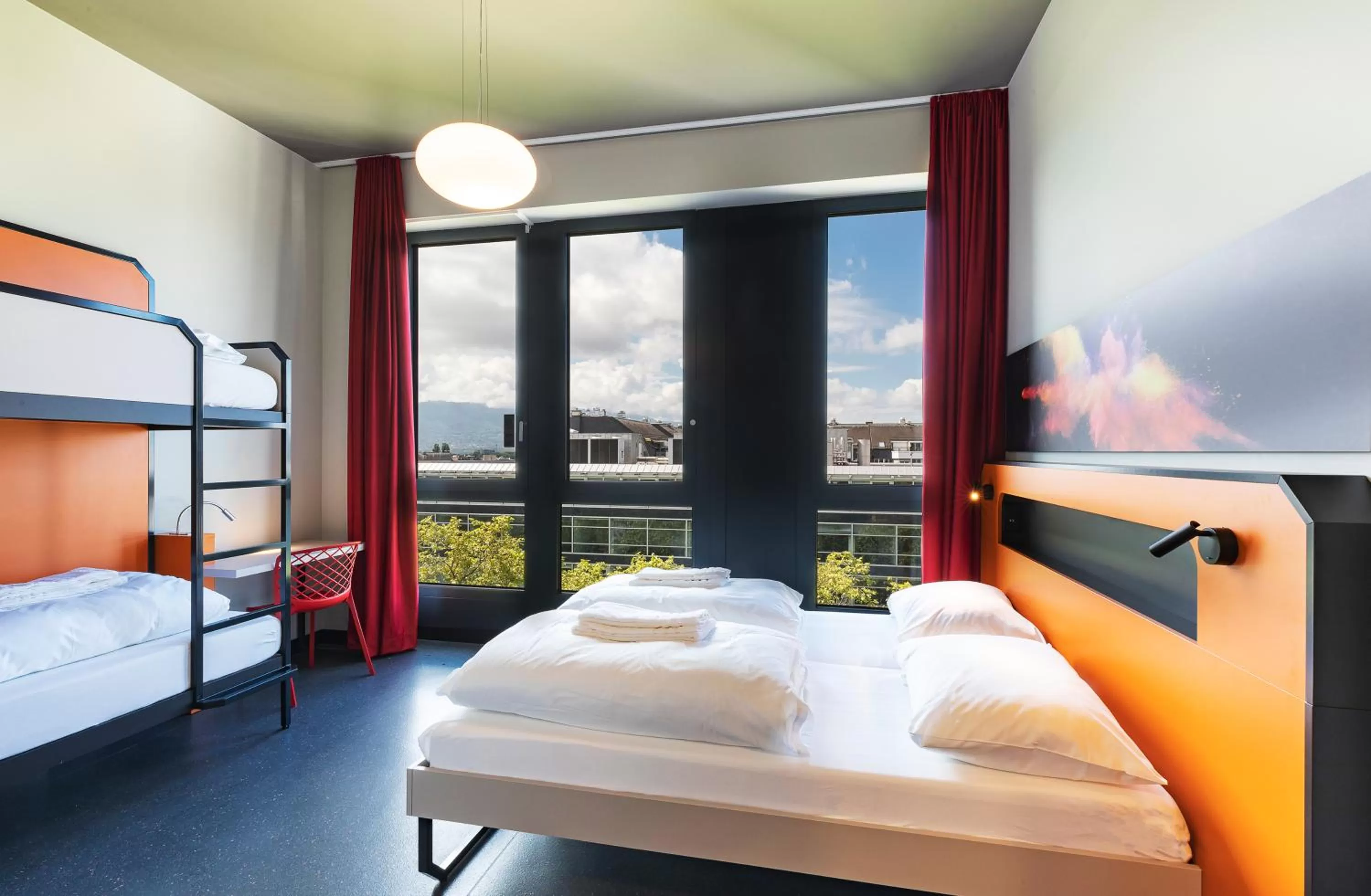 Bedroom, Bed in MEININGER Hotel Genève Centre Charmilles