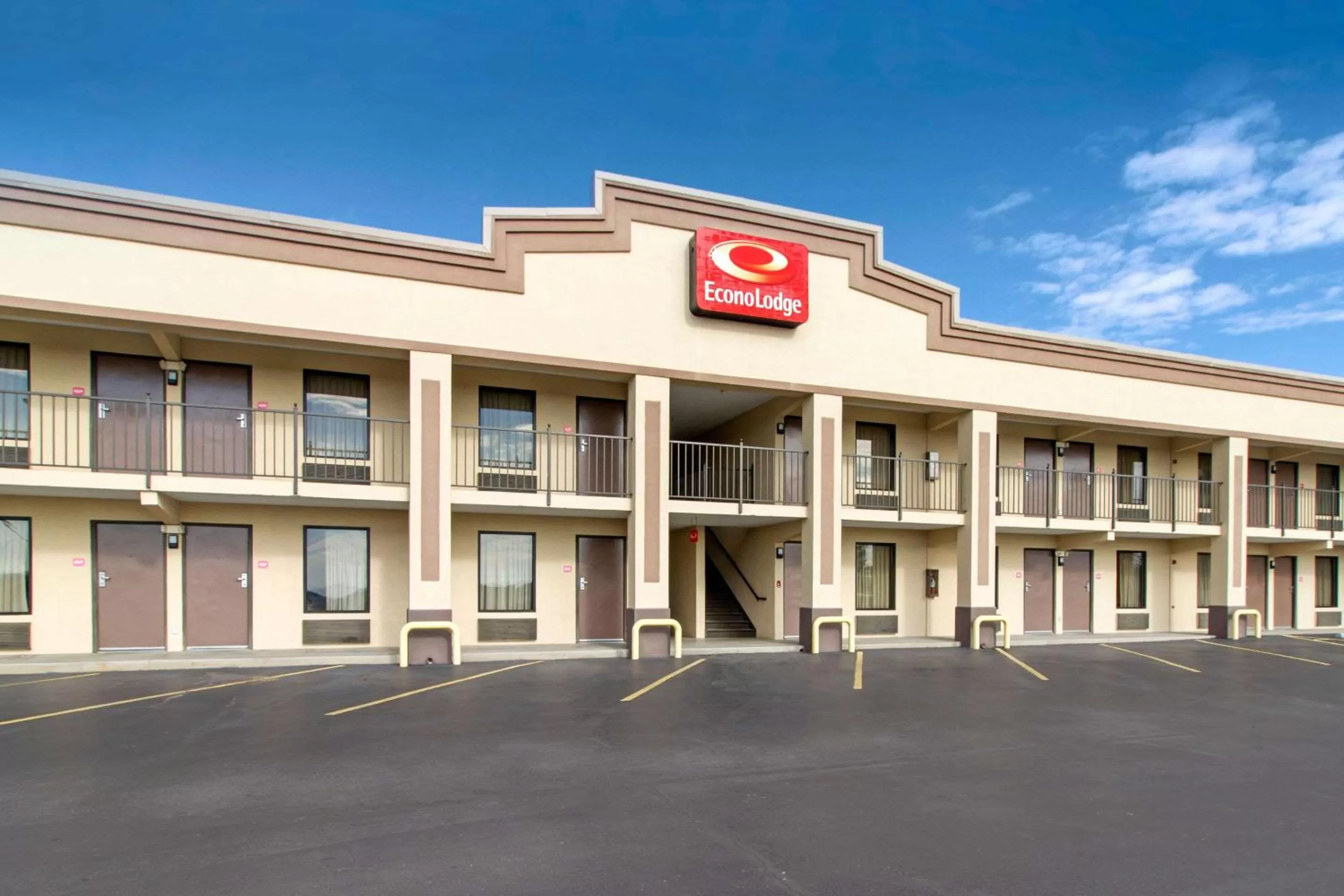Property building in Econo Lodge