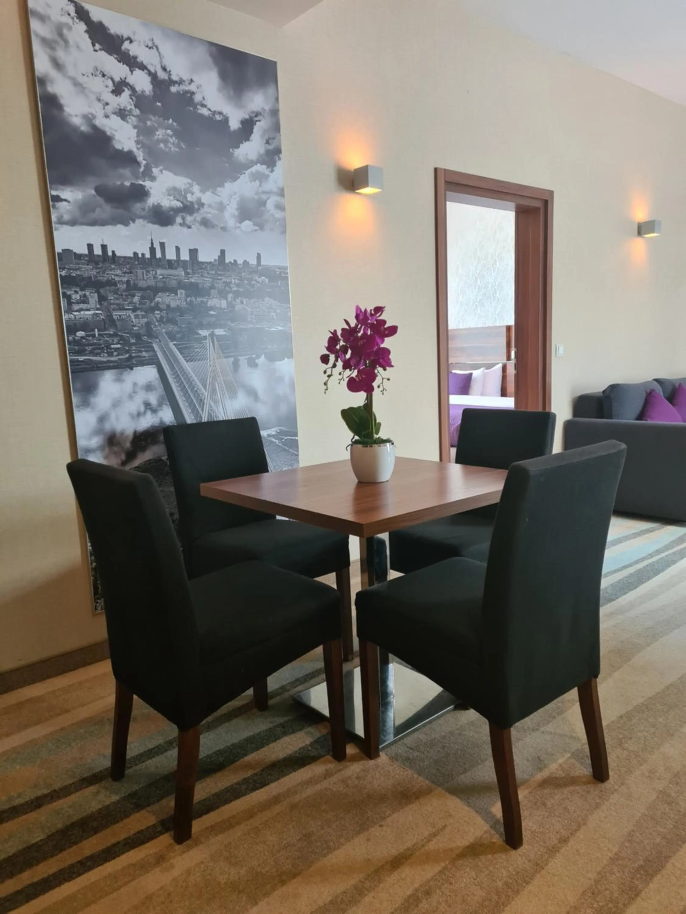 Living room in Warsaw Plaza Hotel