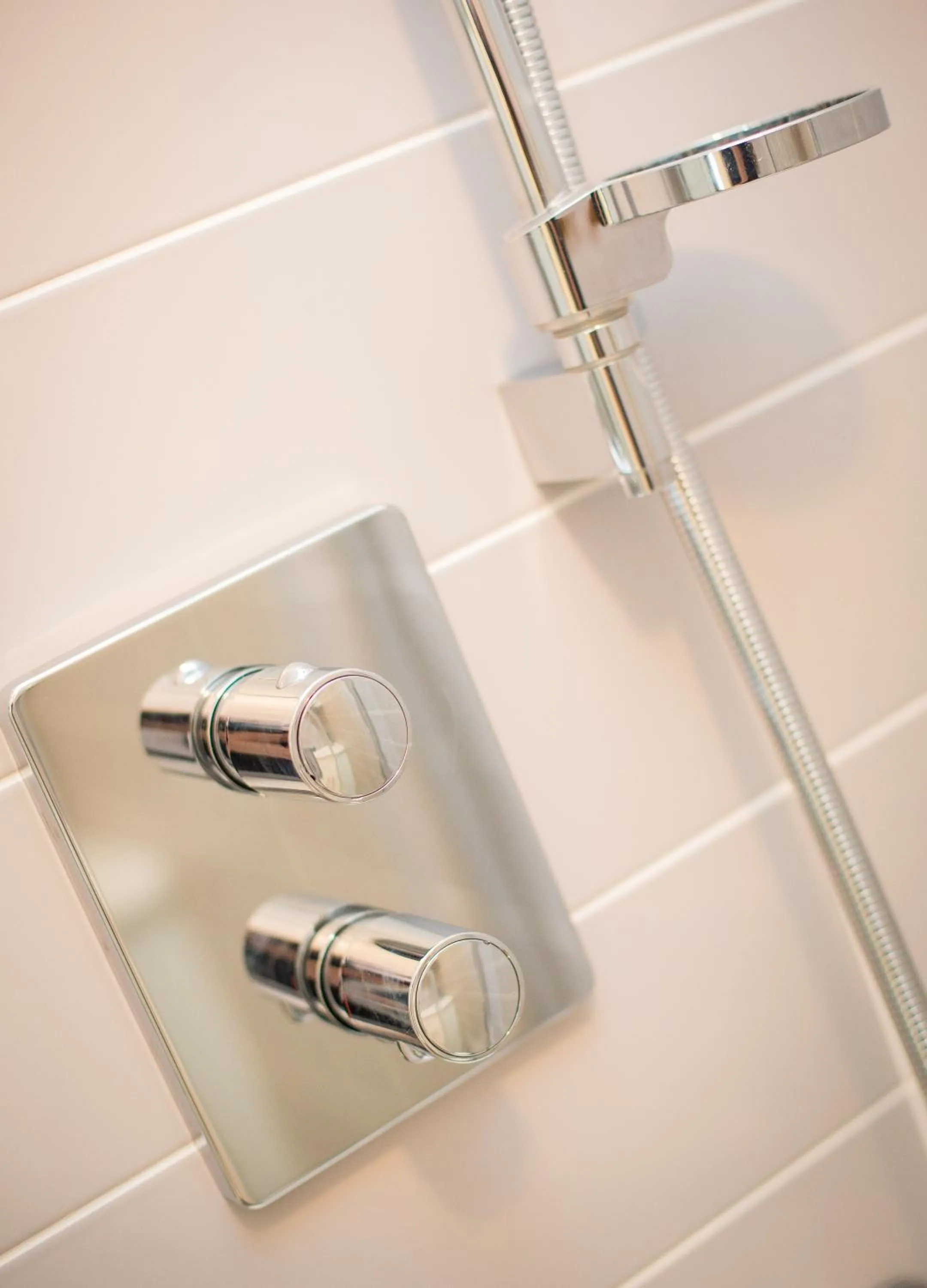 Shower in Studios At Glenthorne