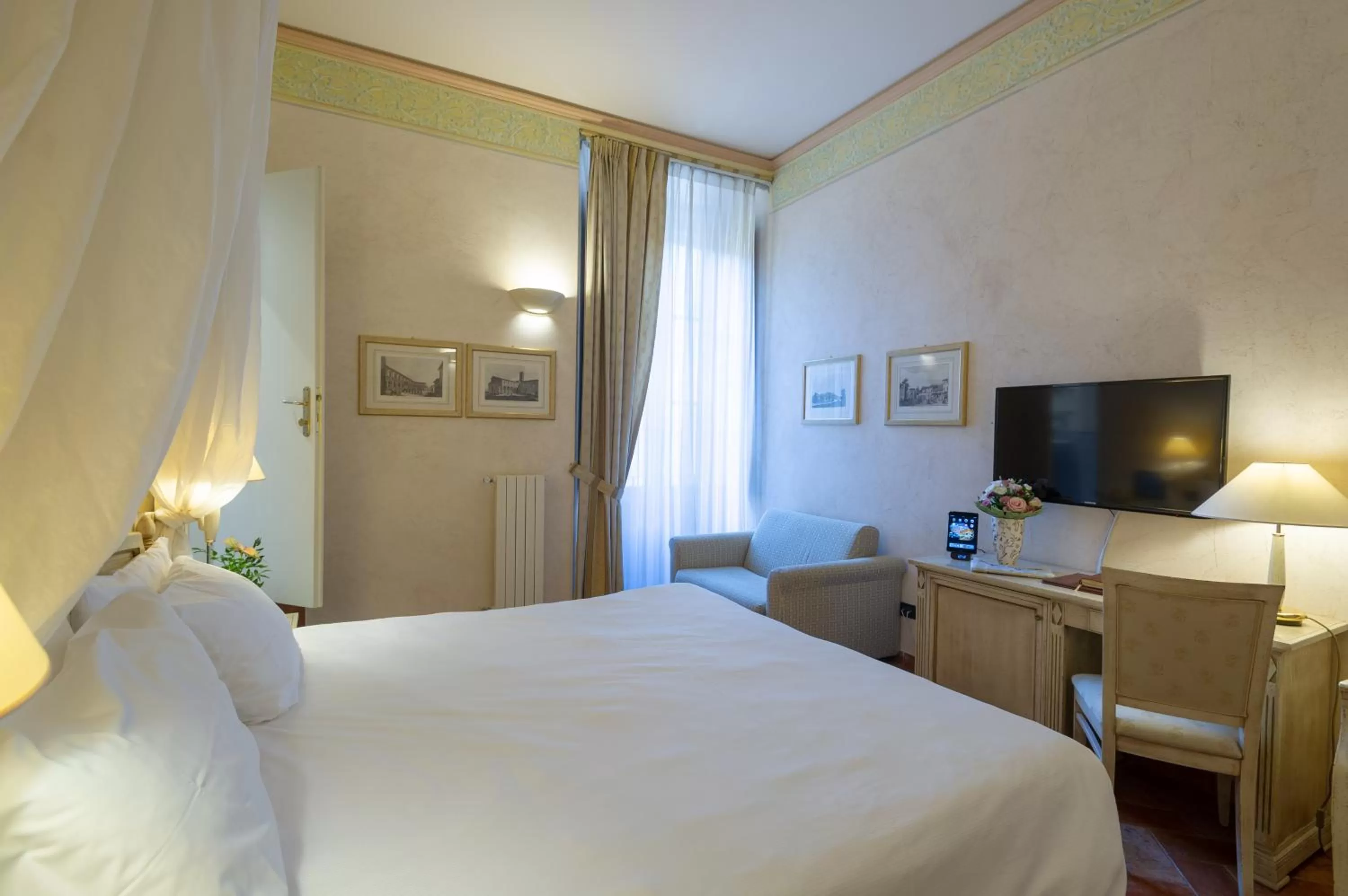 Bed in Hotel Davanzati