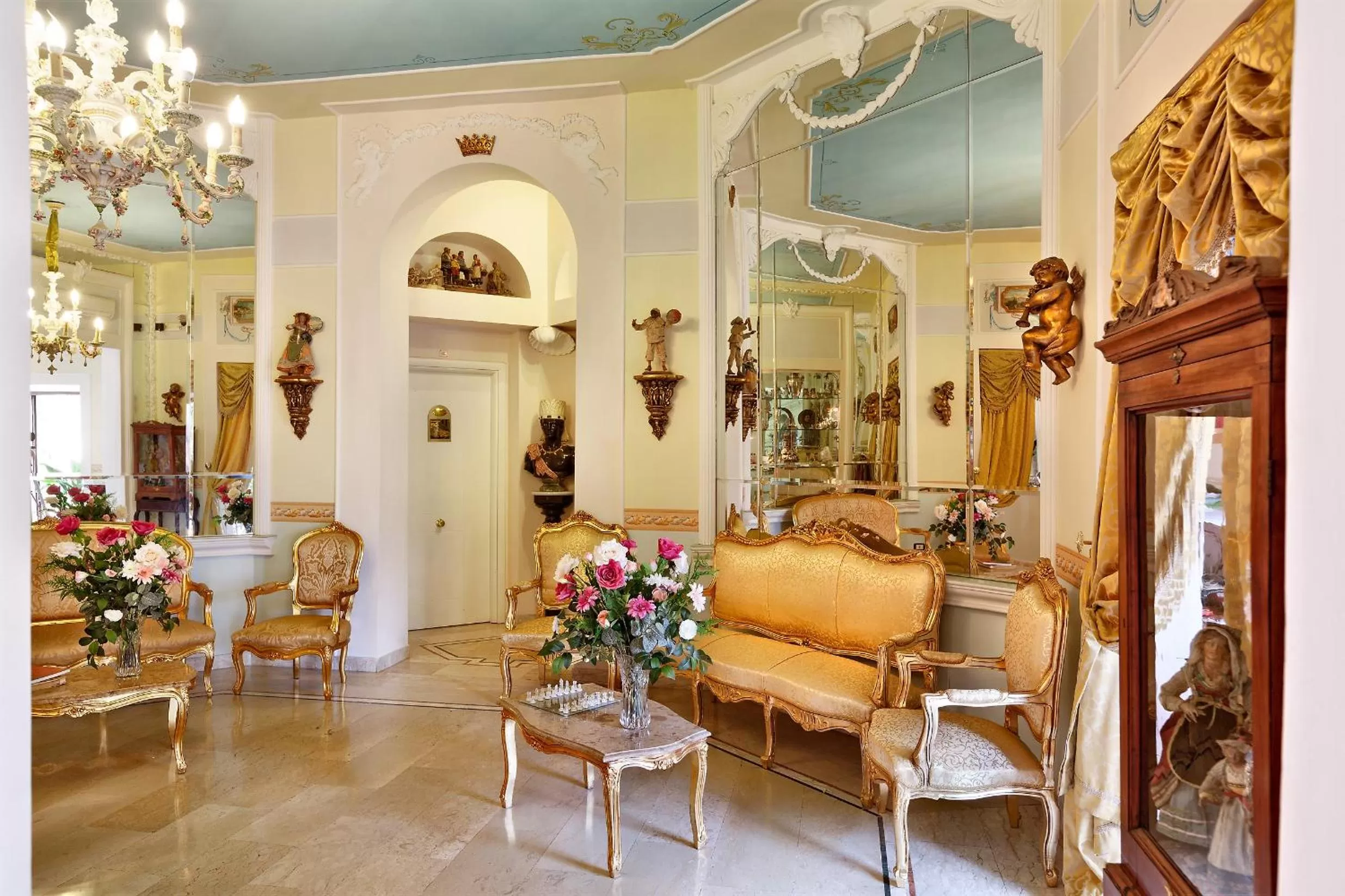 Lobby or reception in Hotel Art Resort Galleria Umberto