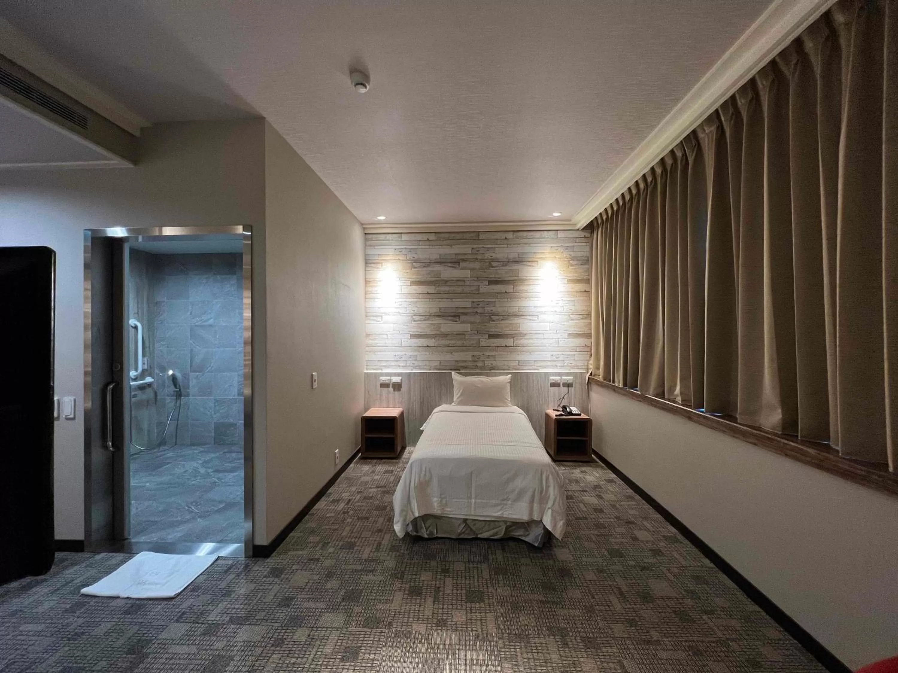 Bed in East Dragon Hotel