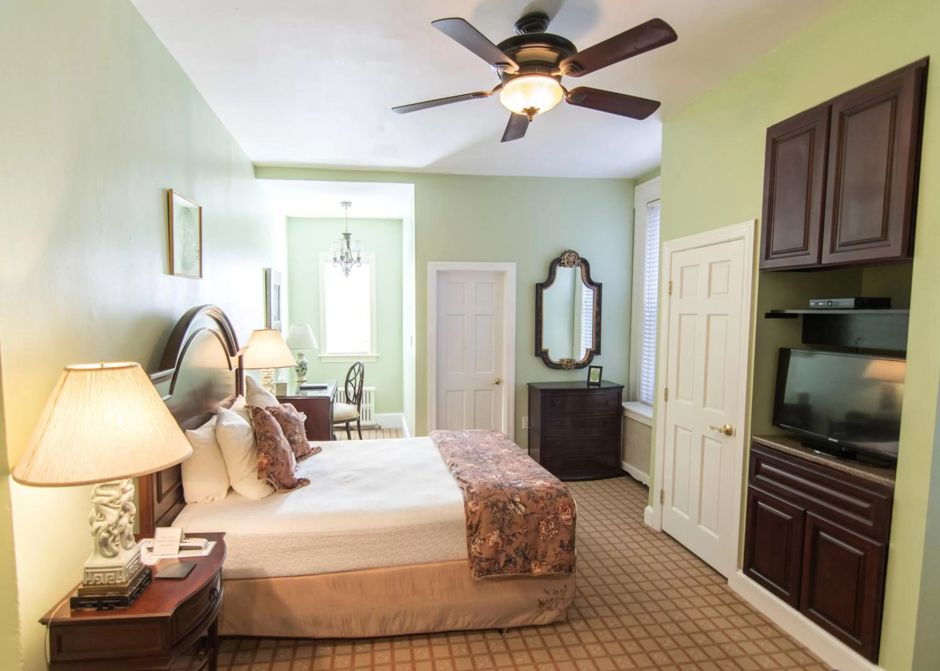 Bedroom, Bed in La Reserve Bed and Breakfast