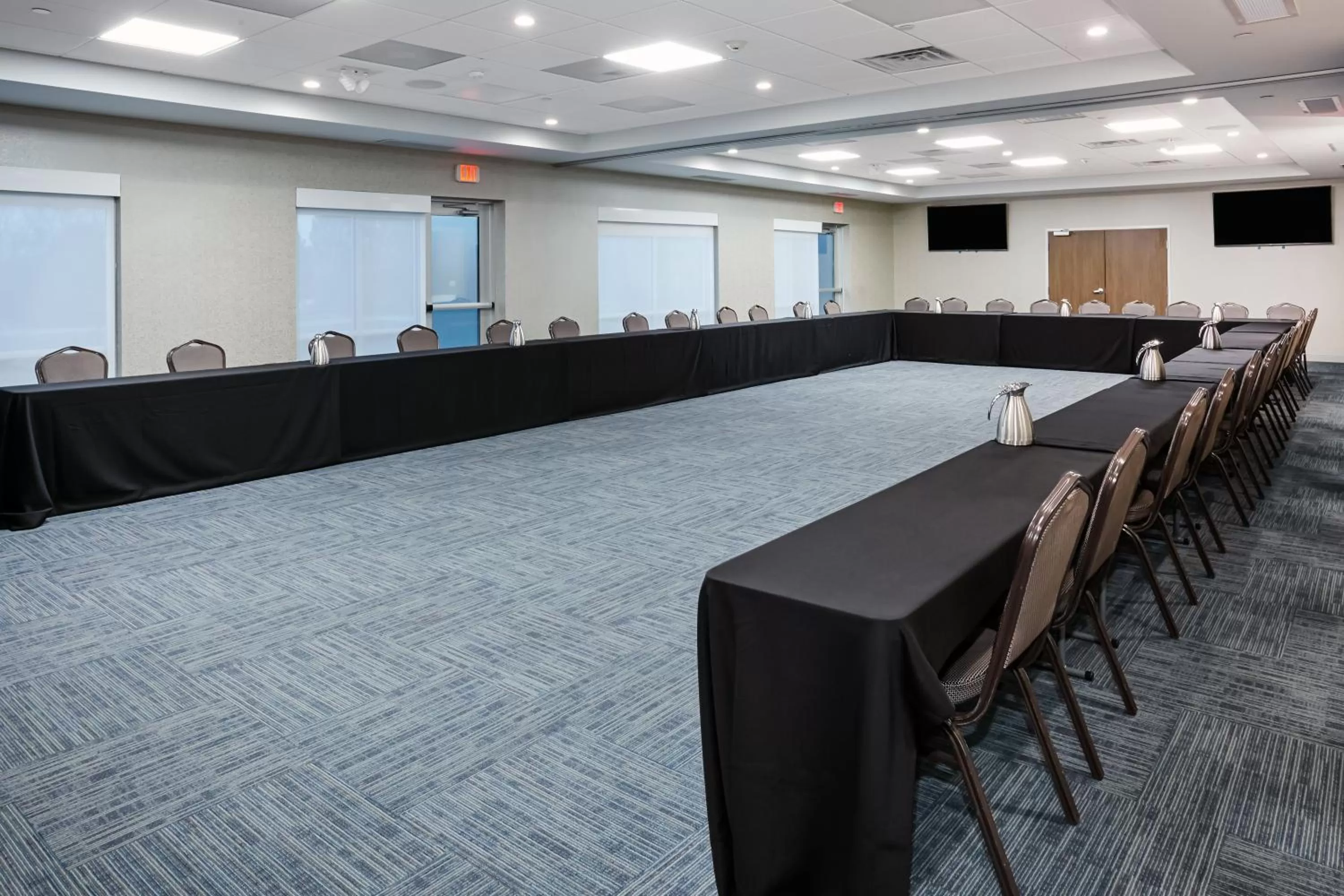 Meeting/conference room in Holiday Inn Express & Suites Chicago North Shore - Niles by IHG