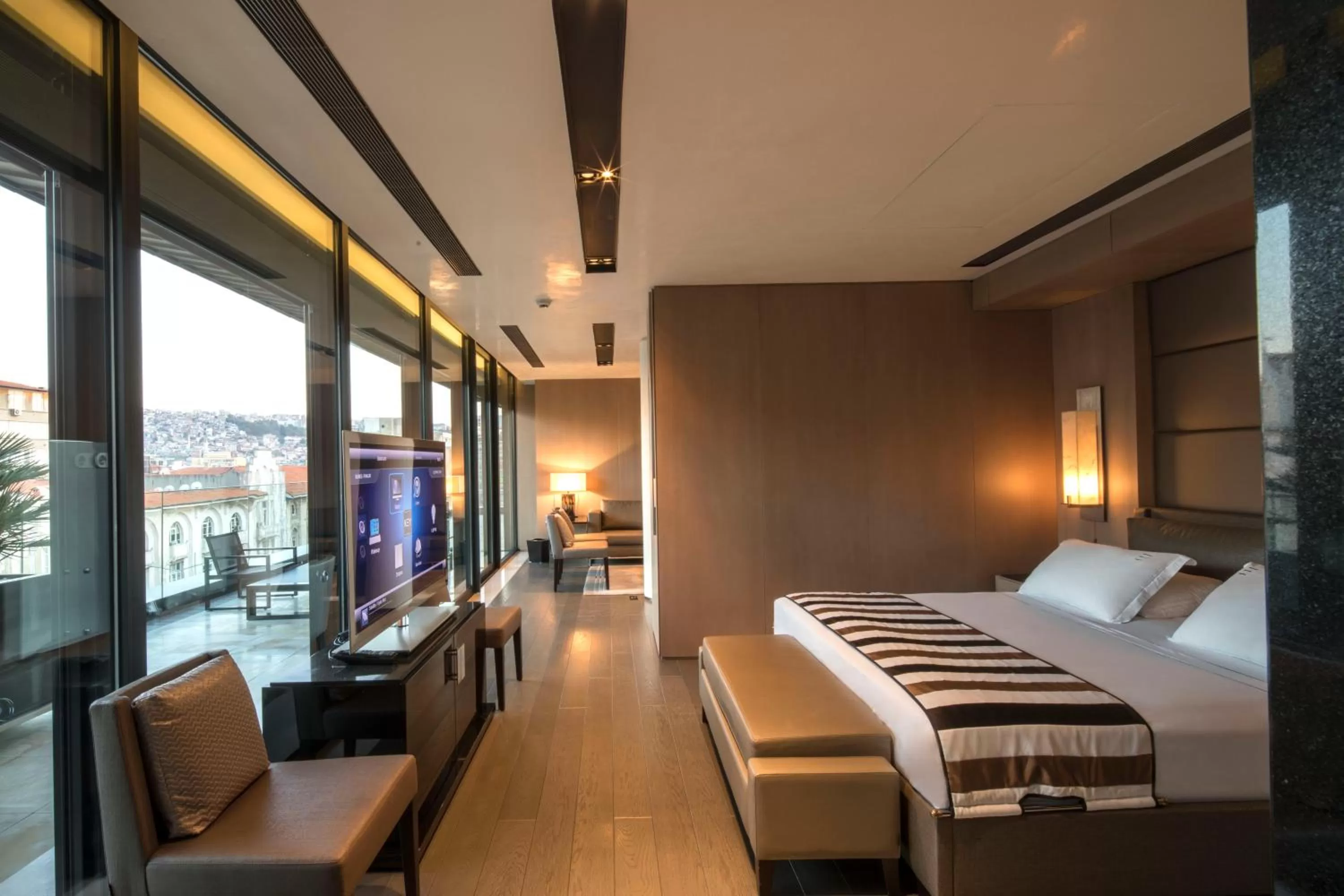 TV and multimedia, Bed in Key Hotel